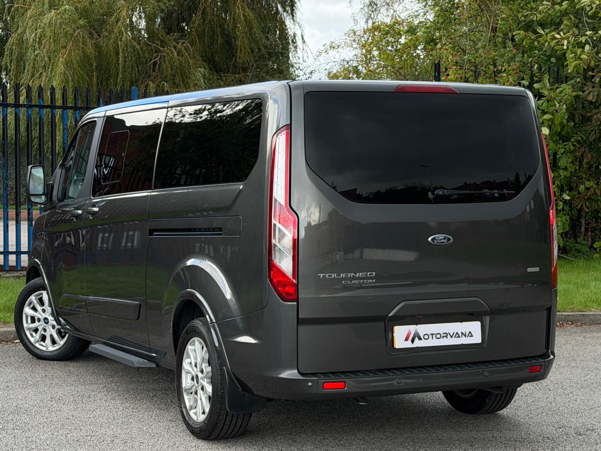 Ford Tourneo Custom view 11