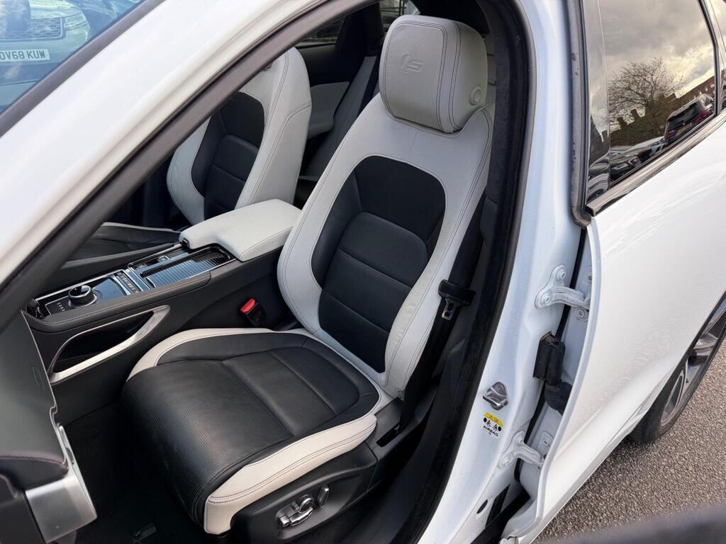 Jaguar F-Pace view 19