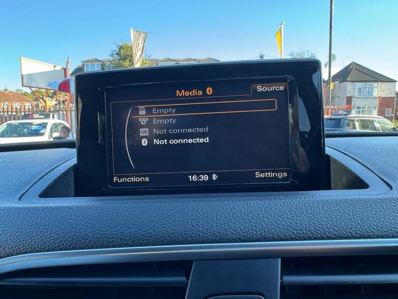 Audi Q3 view 23