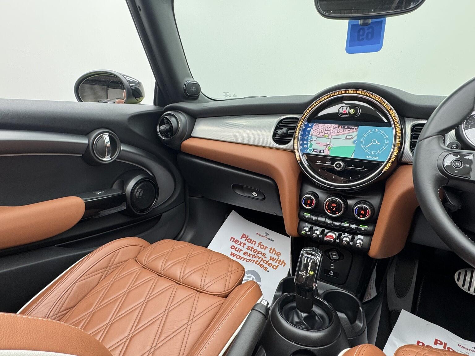 Mini Convertible view 20
