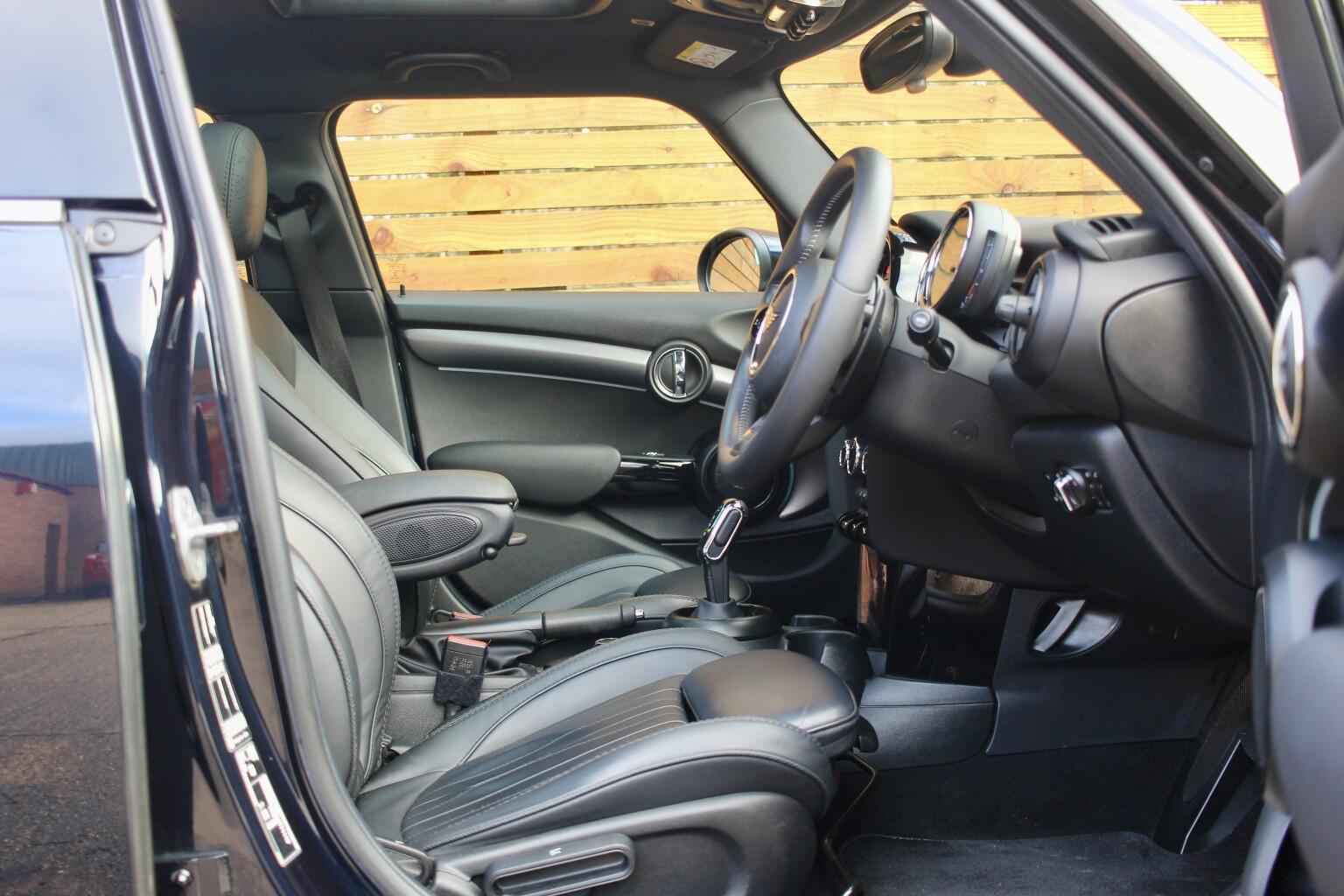 Mini Hatch view 7