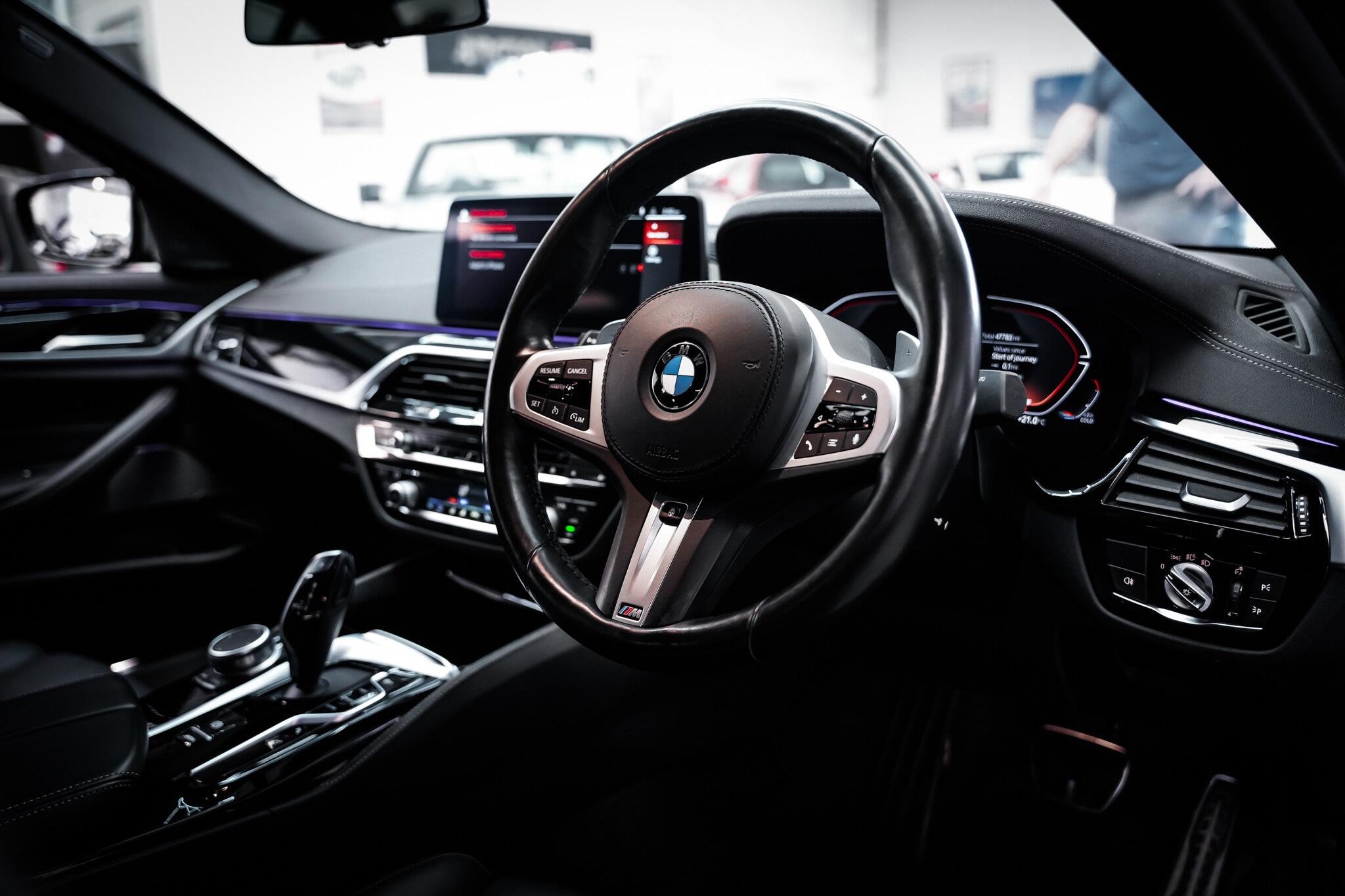 BMW 5 Series view 19