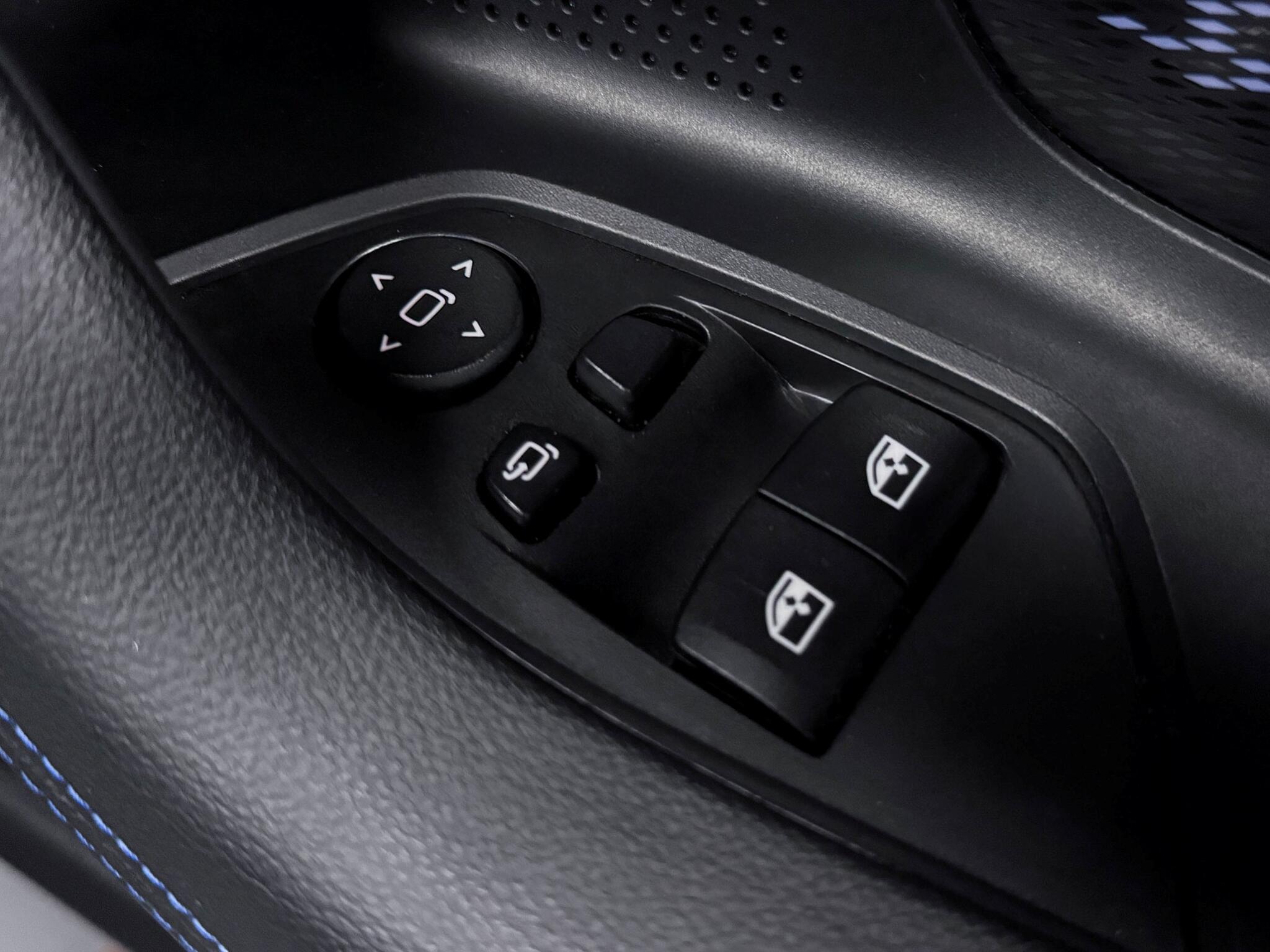 BMW 2 Series view 11