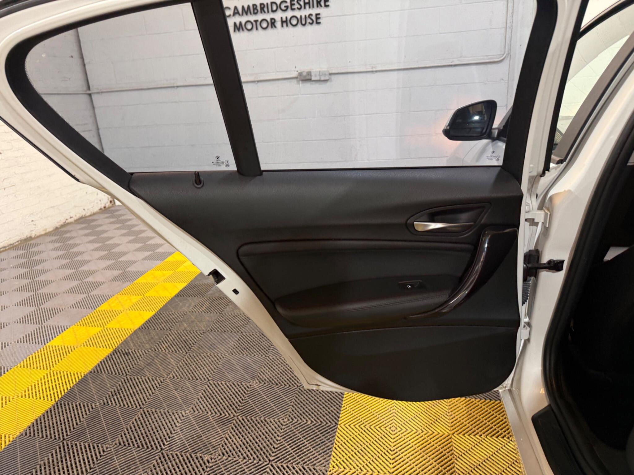 BMW 1 Series view 38