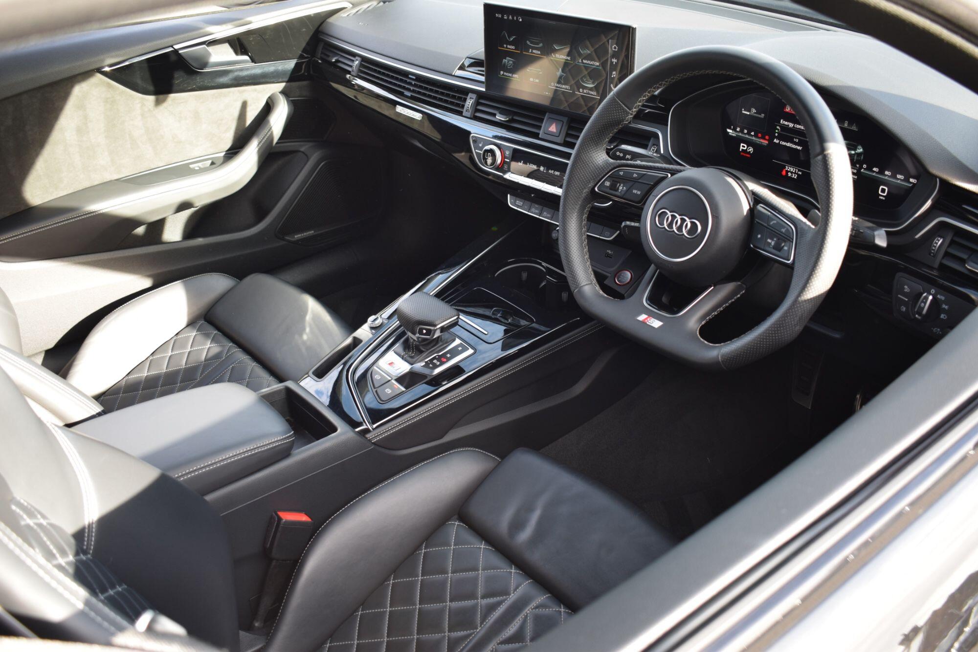 Audi S5 view 3