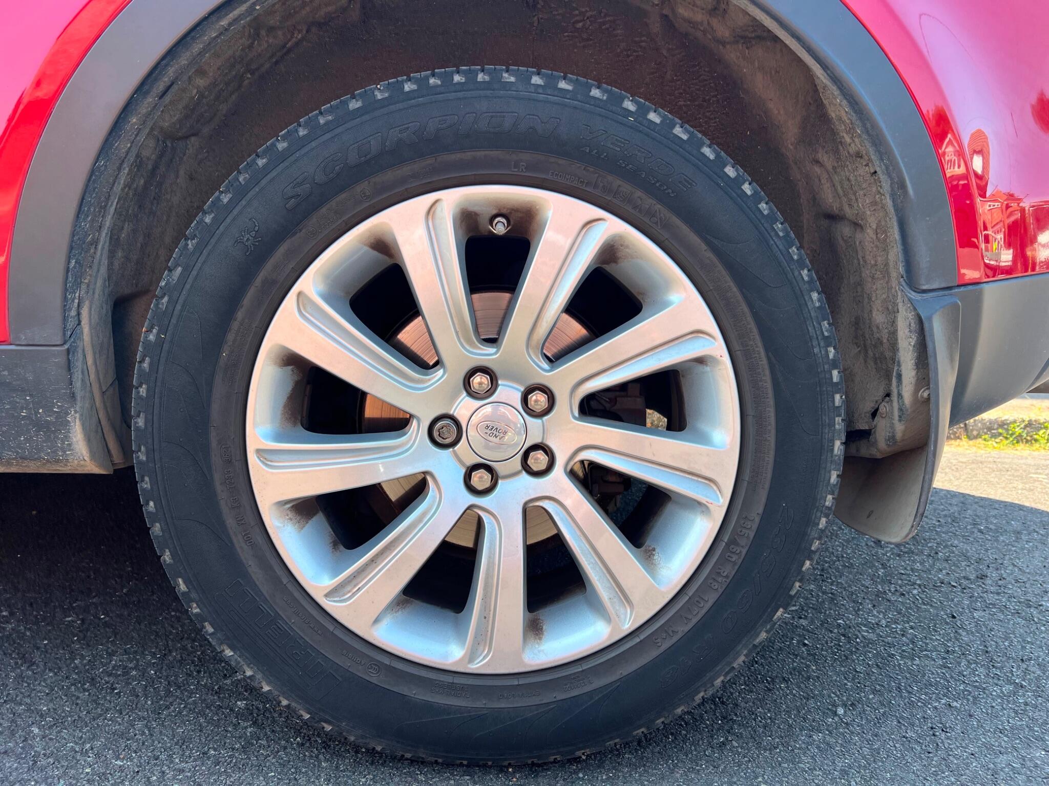 Land Rover Discovery Sport view 19