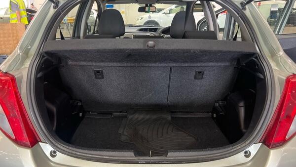Toyota Yaris view 9