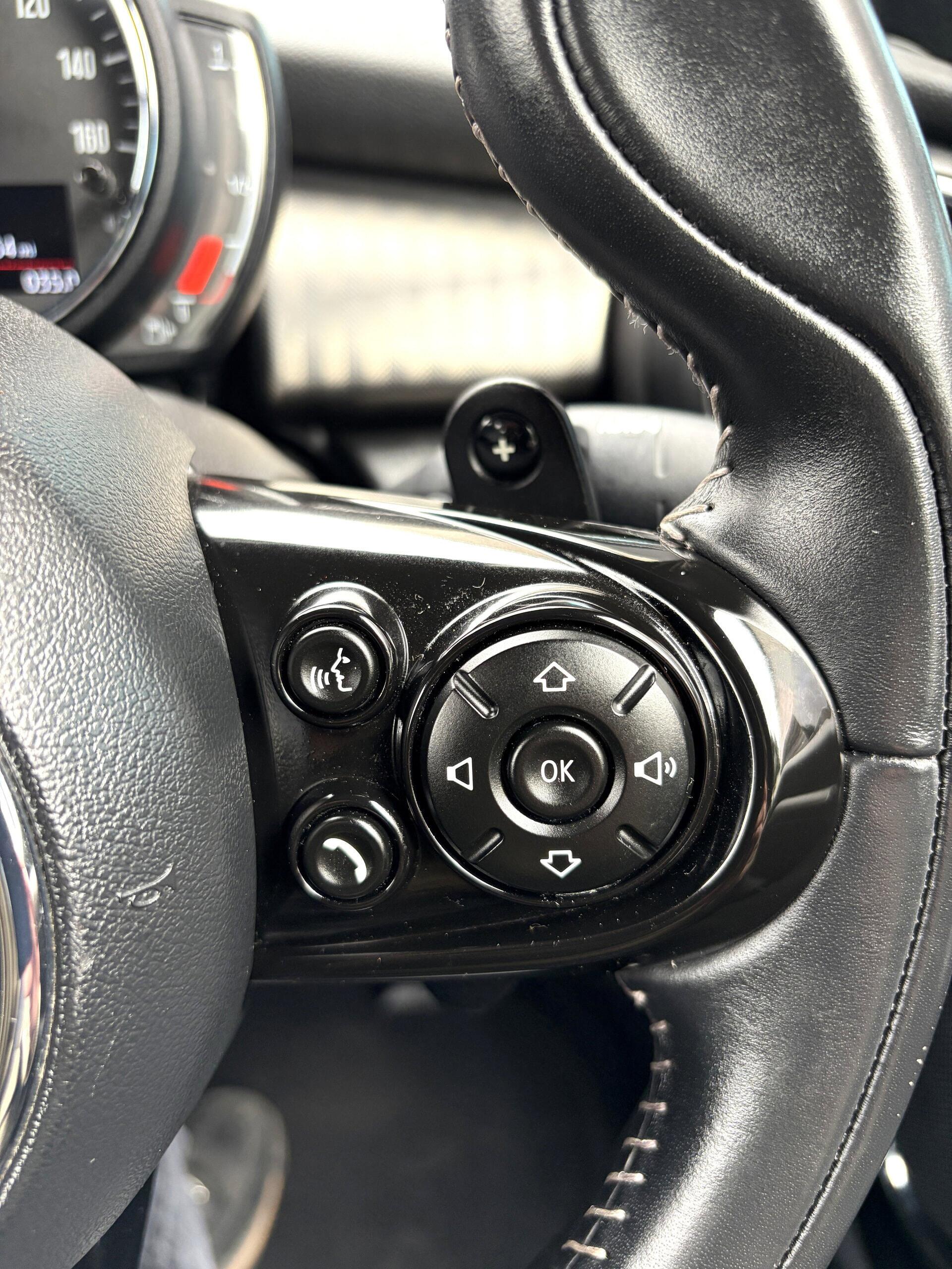 Mini Convertible view 24