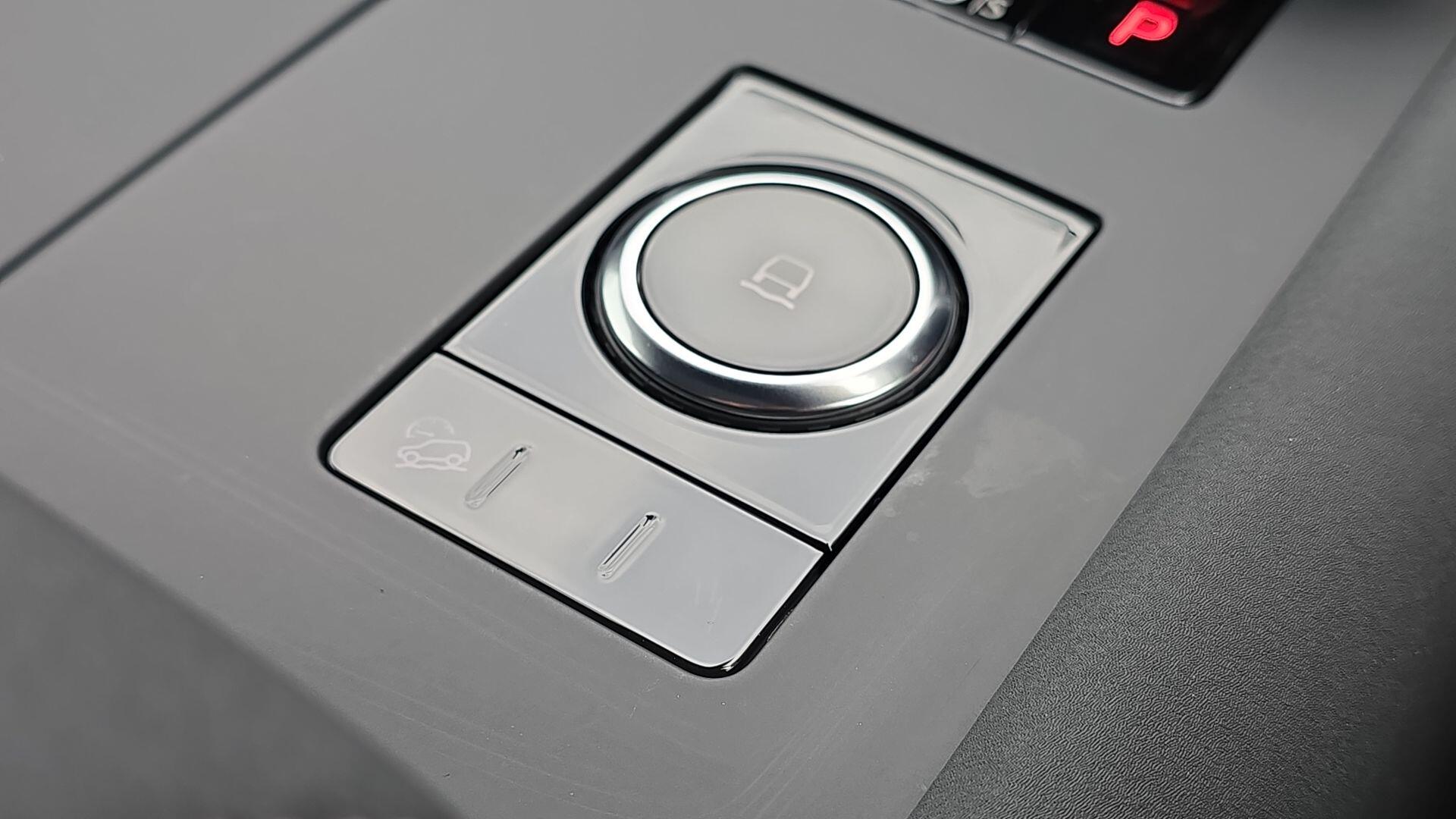 Land Rover Discovery view 34