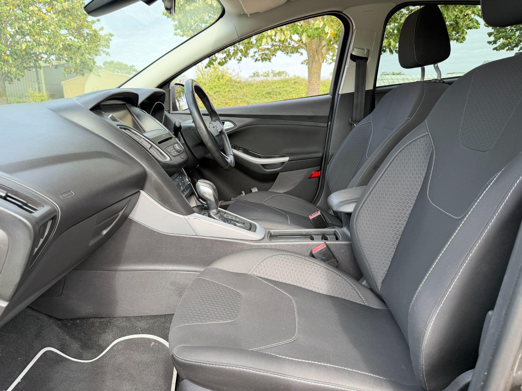Ford Focus view 21