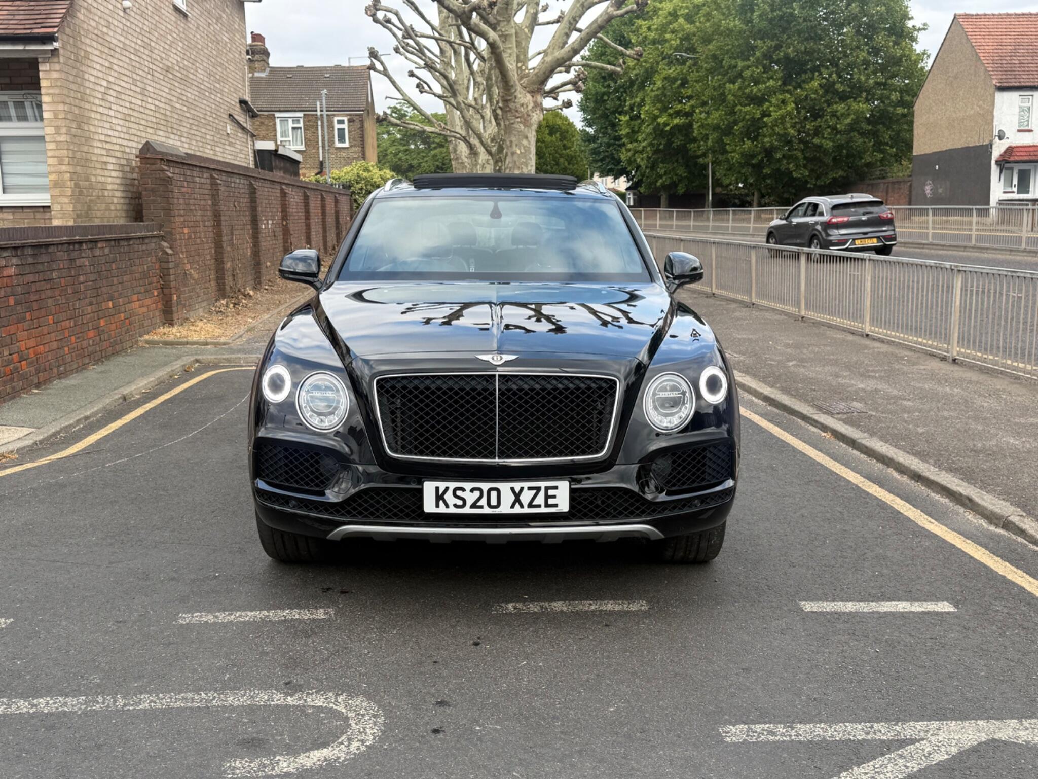 Bentley Bentayga view 3