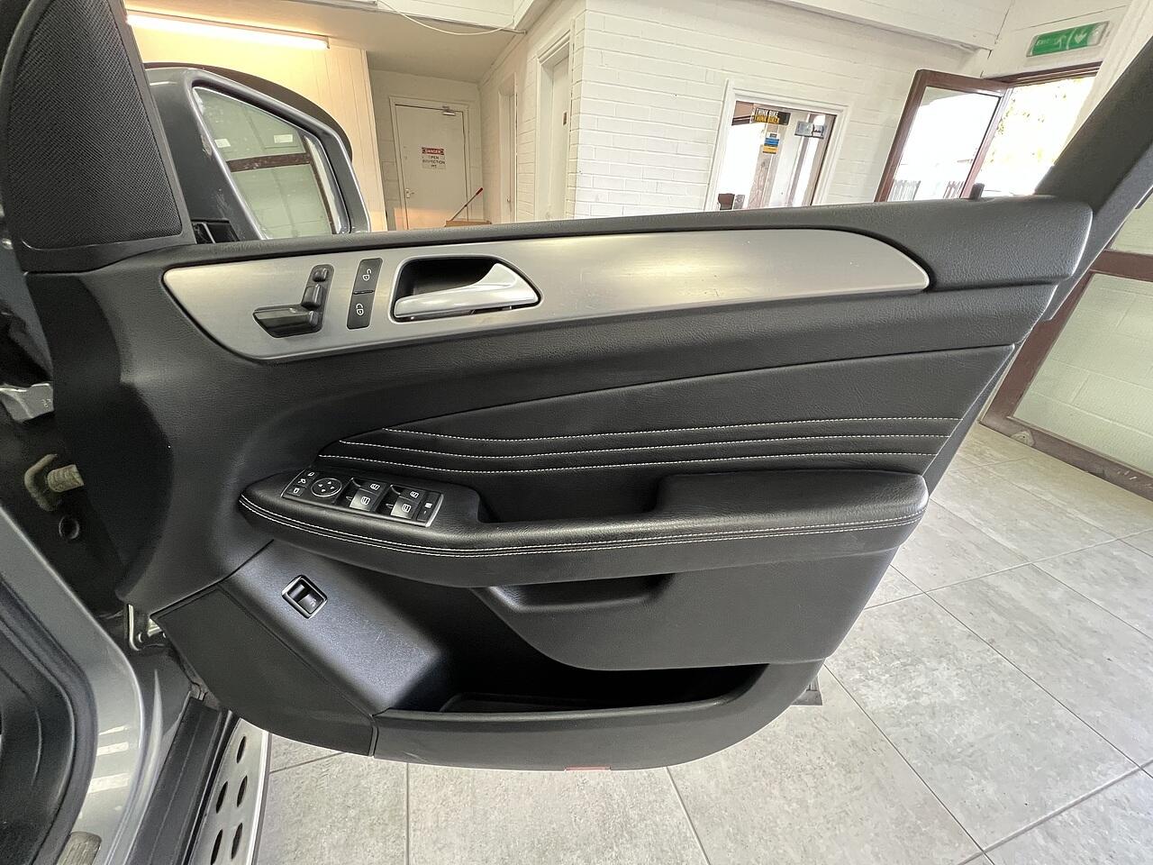 Mercedes-Benz M-Class view 13