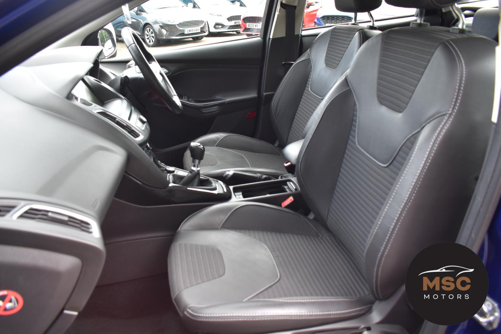 Ford Focus view 28