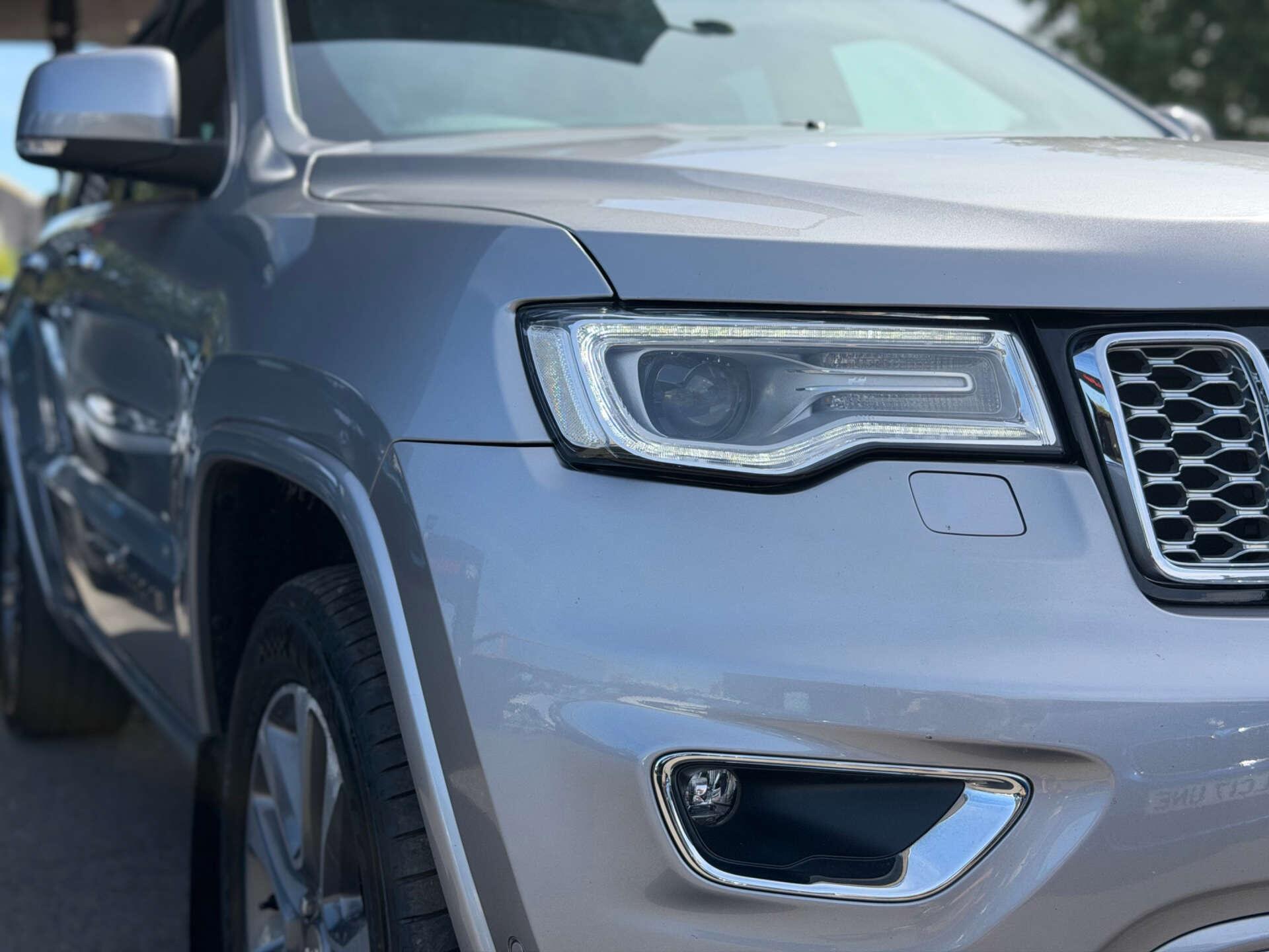 Jeep Grand Cherokee view 26