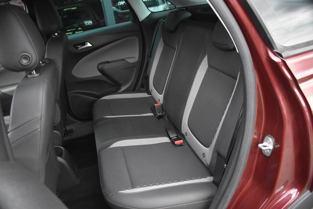 Vauxhall Crossland X view 13