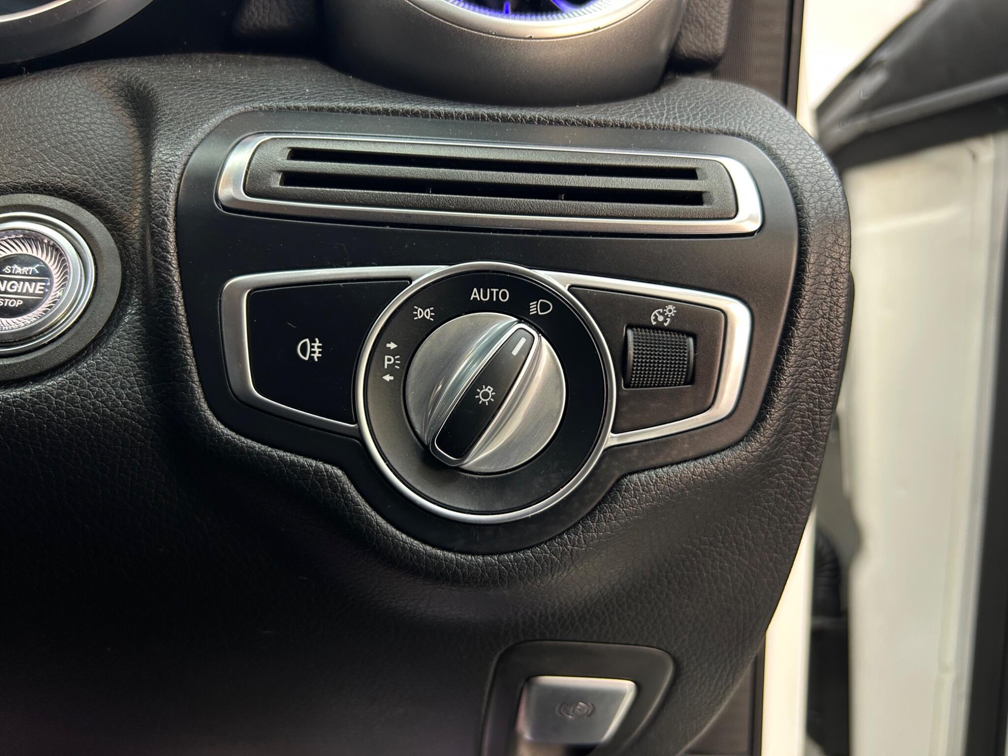 Mercedes-Benz C-Class view 26