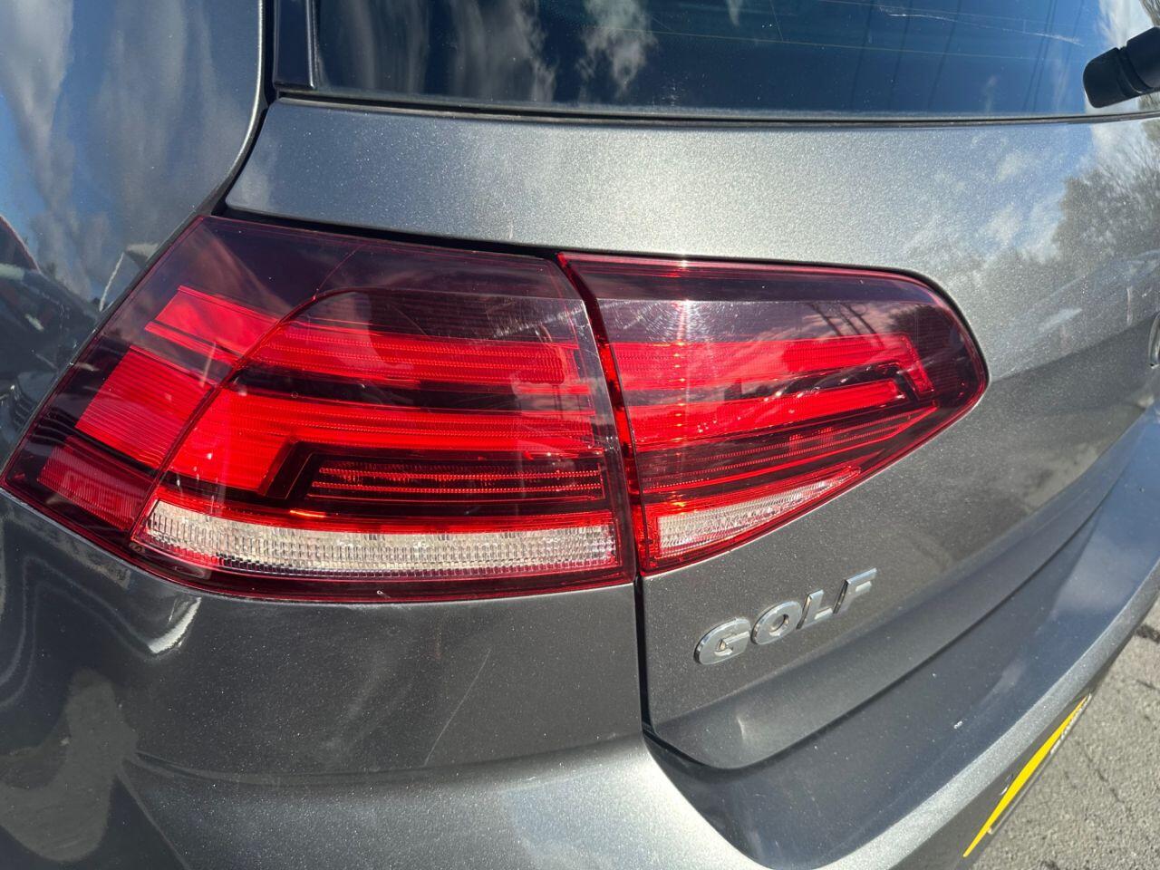 Volkswagen Golf view 21