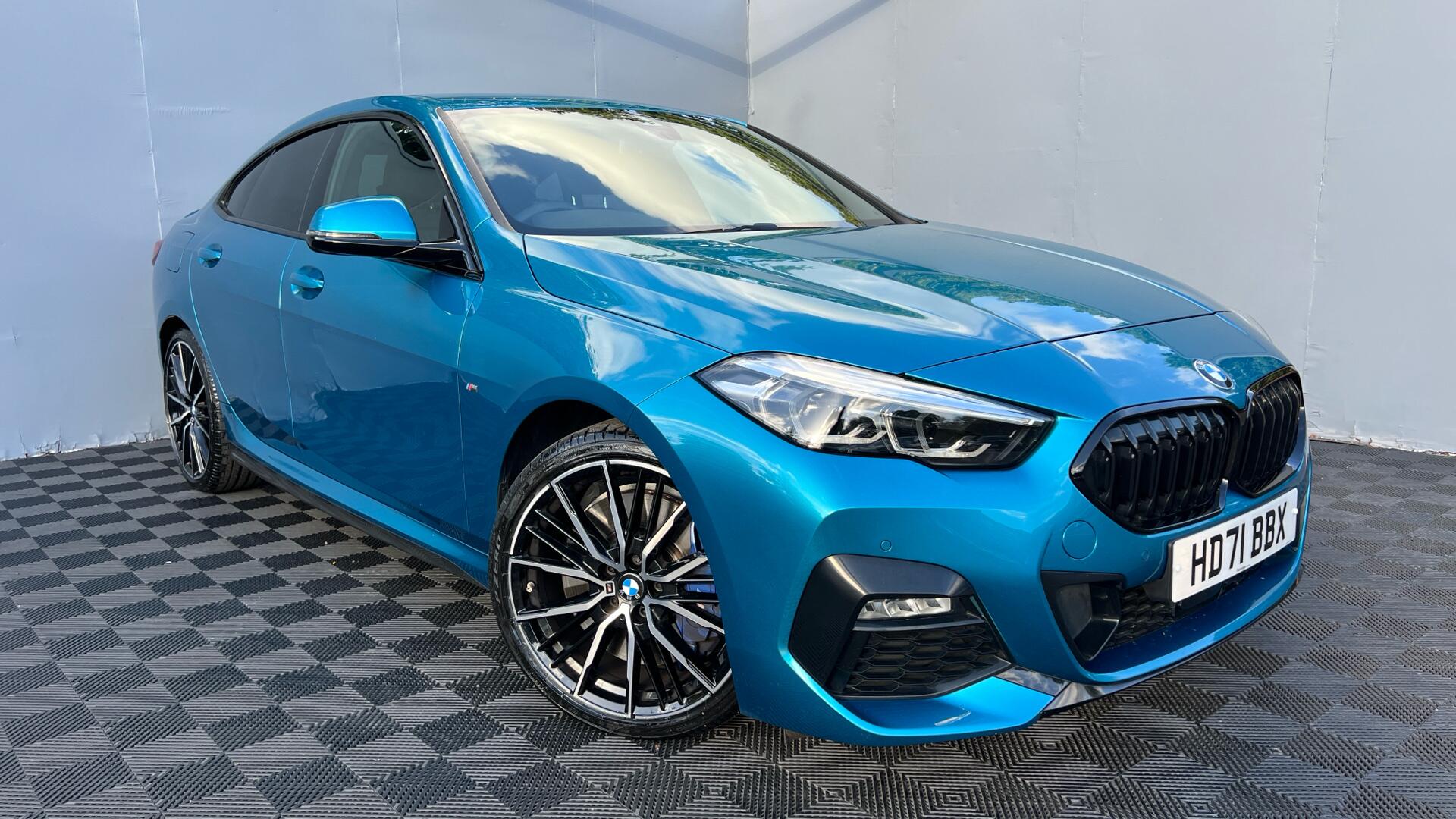 BMW 2 Series view 24