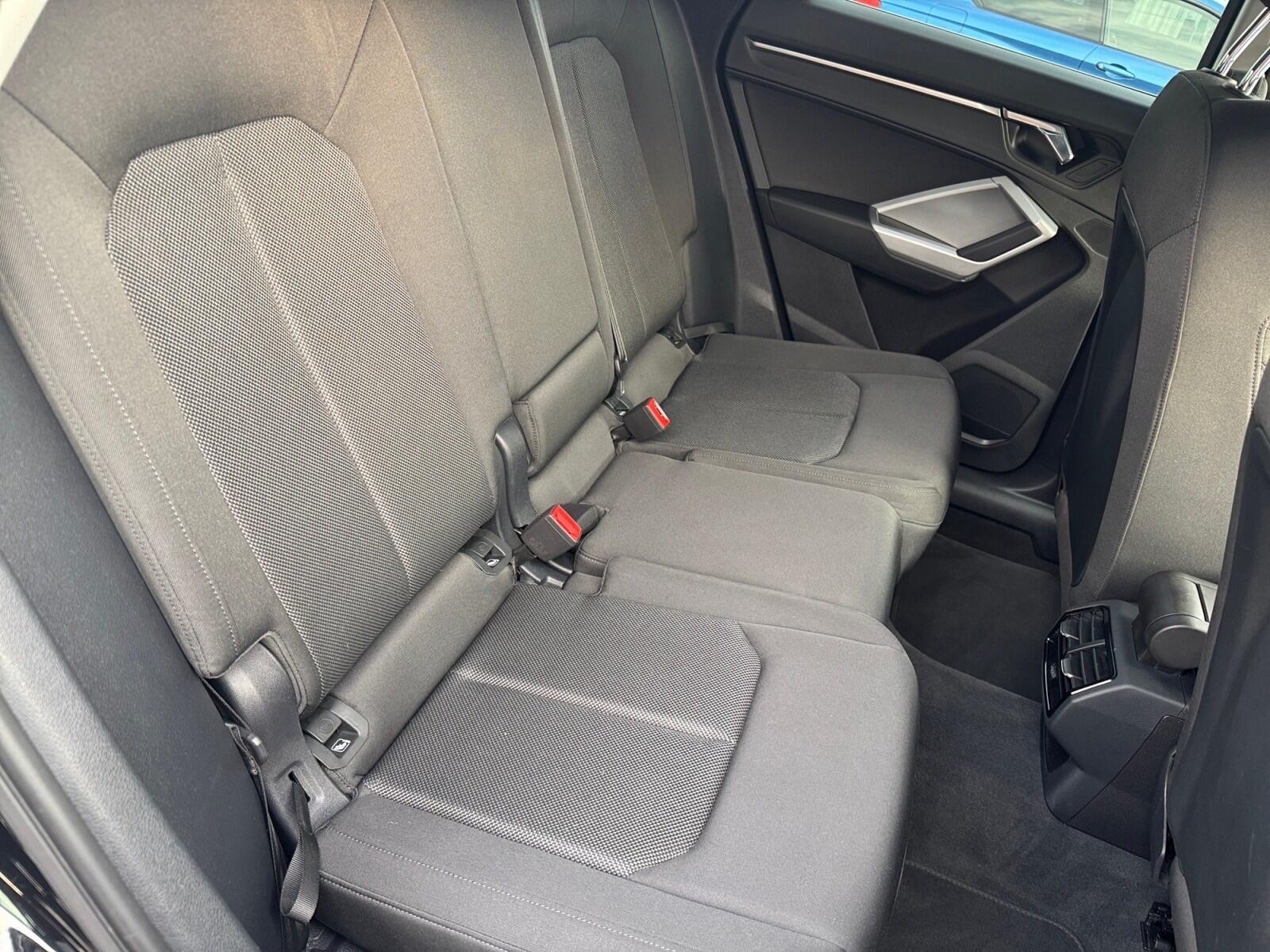 Audi Q3 view 17