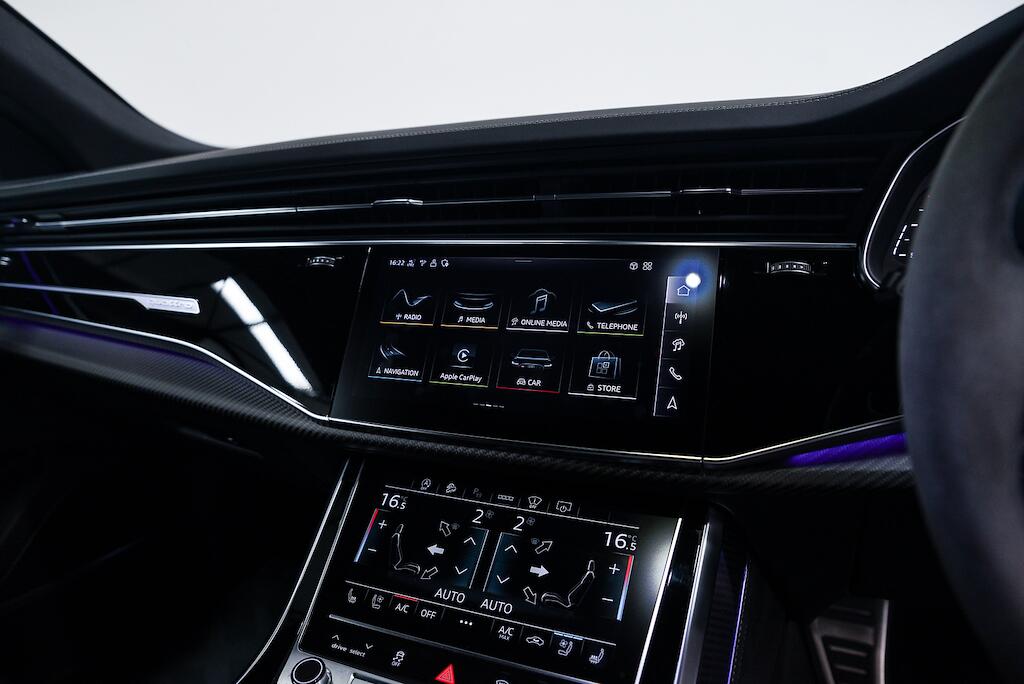 Audi RS Q8 view 28
