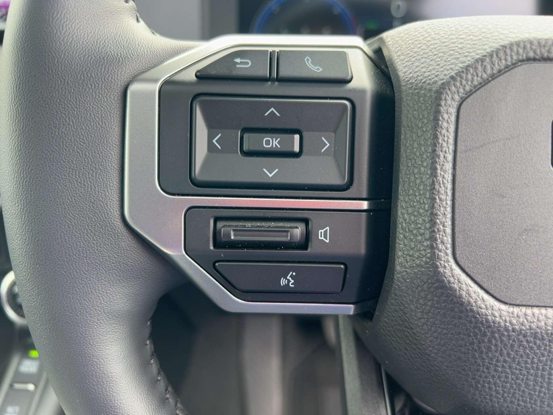 Toyota Land Cruiser view 23