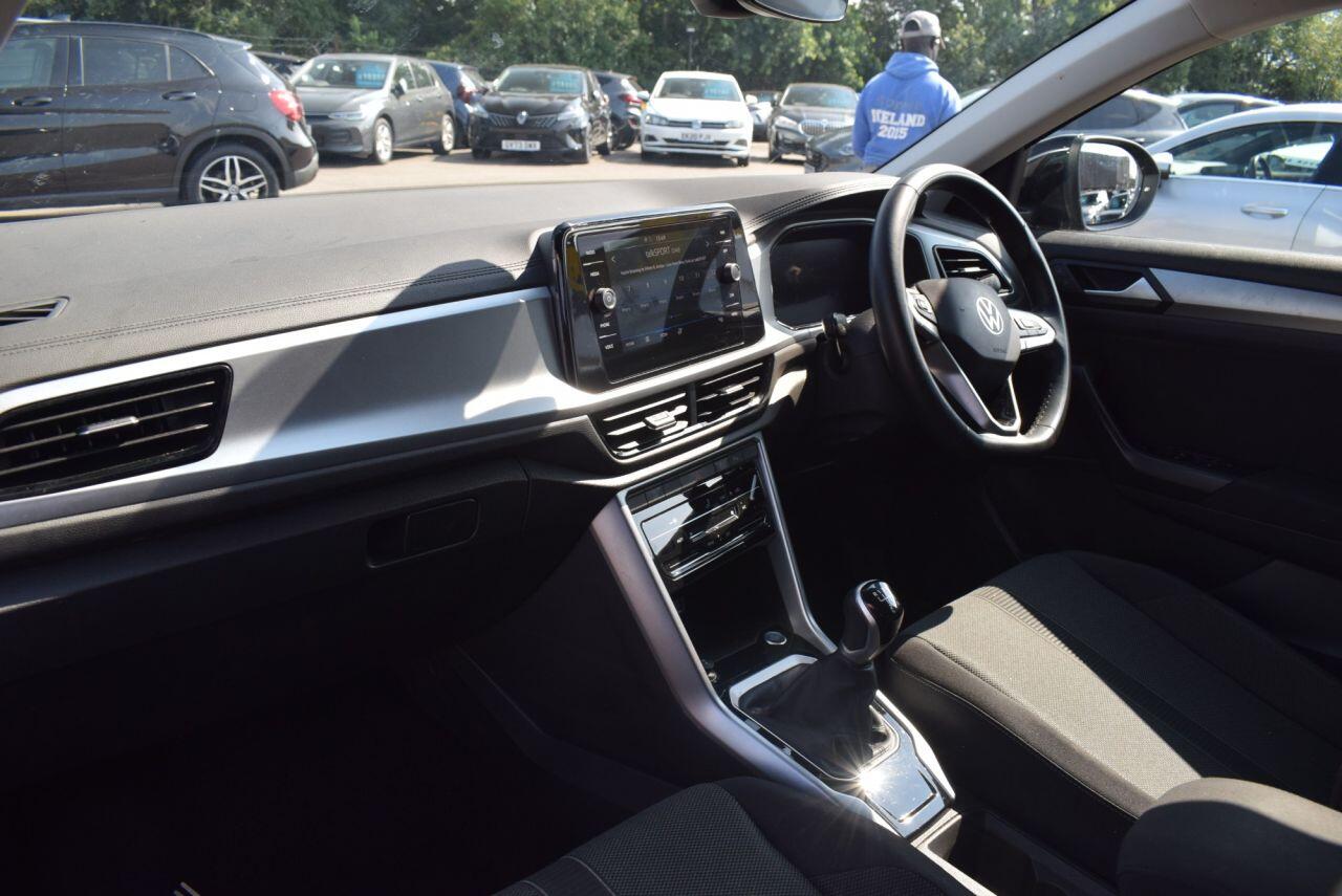 Volkswagen T-Roc view 16