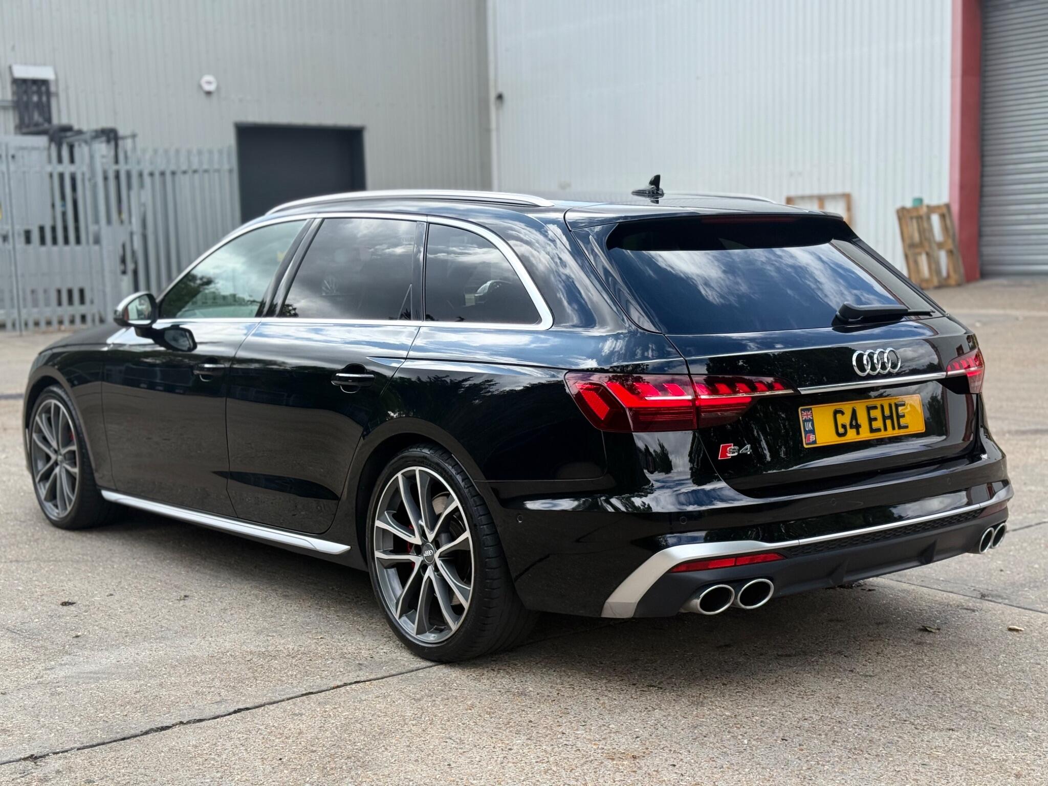 Audi S4 view 4