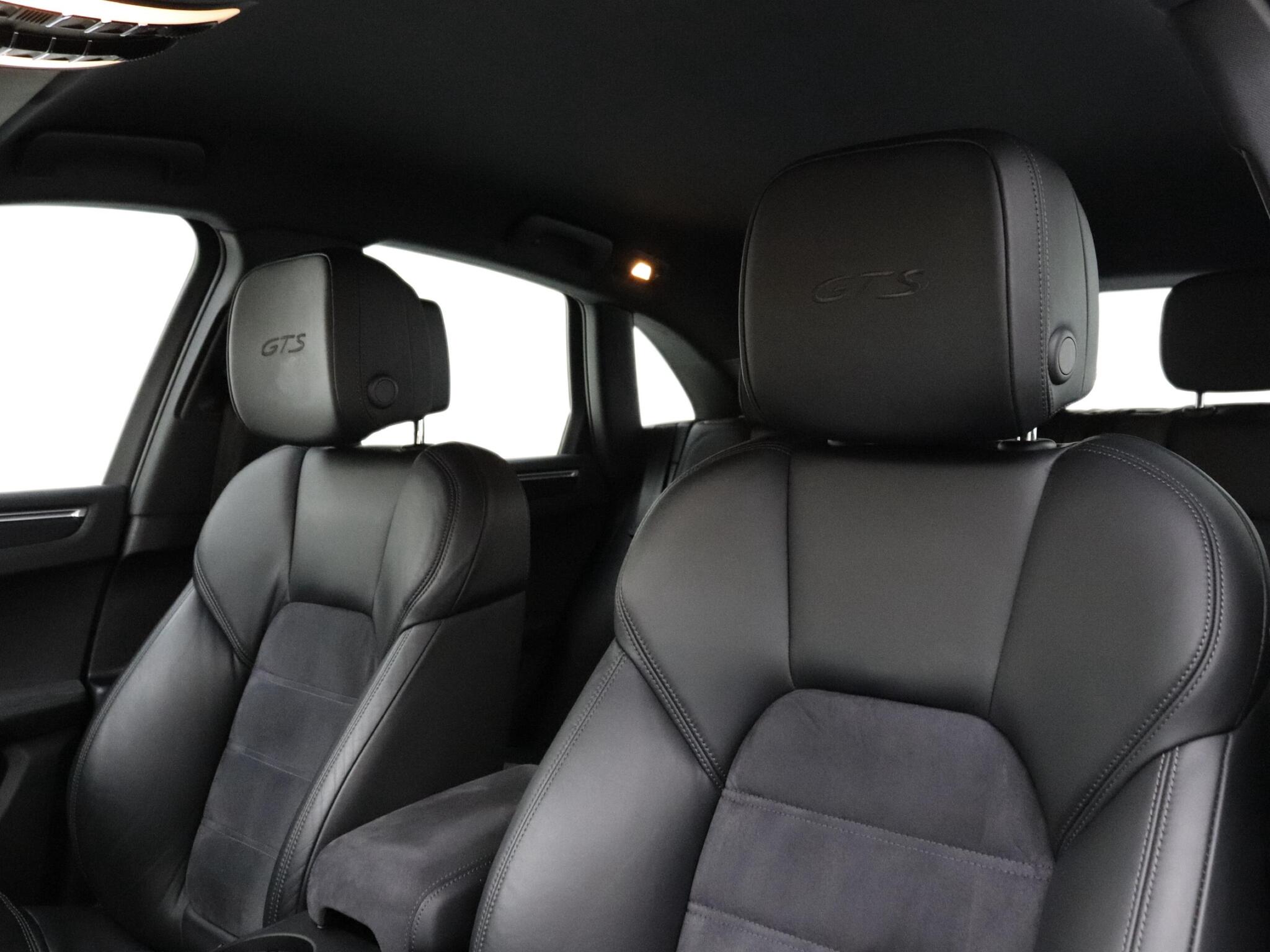 Porsche Macan view 13