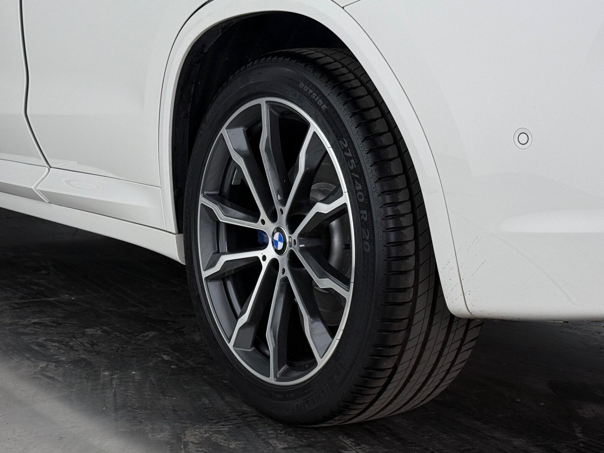 BMW X3 view 8