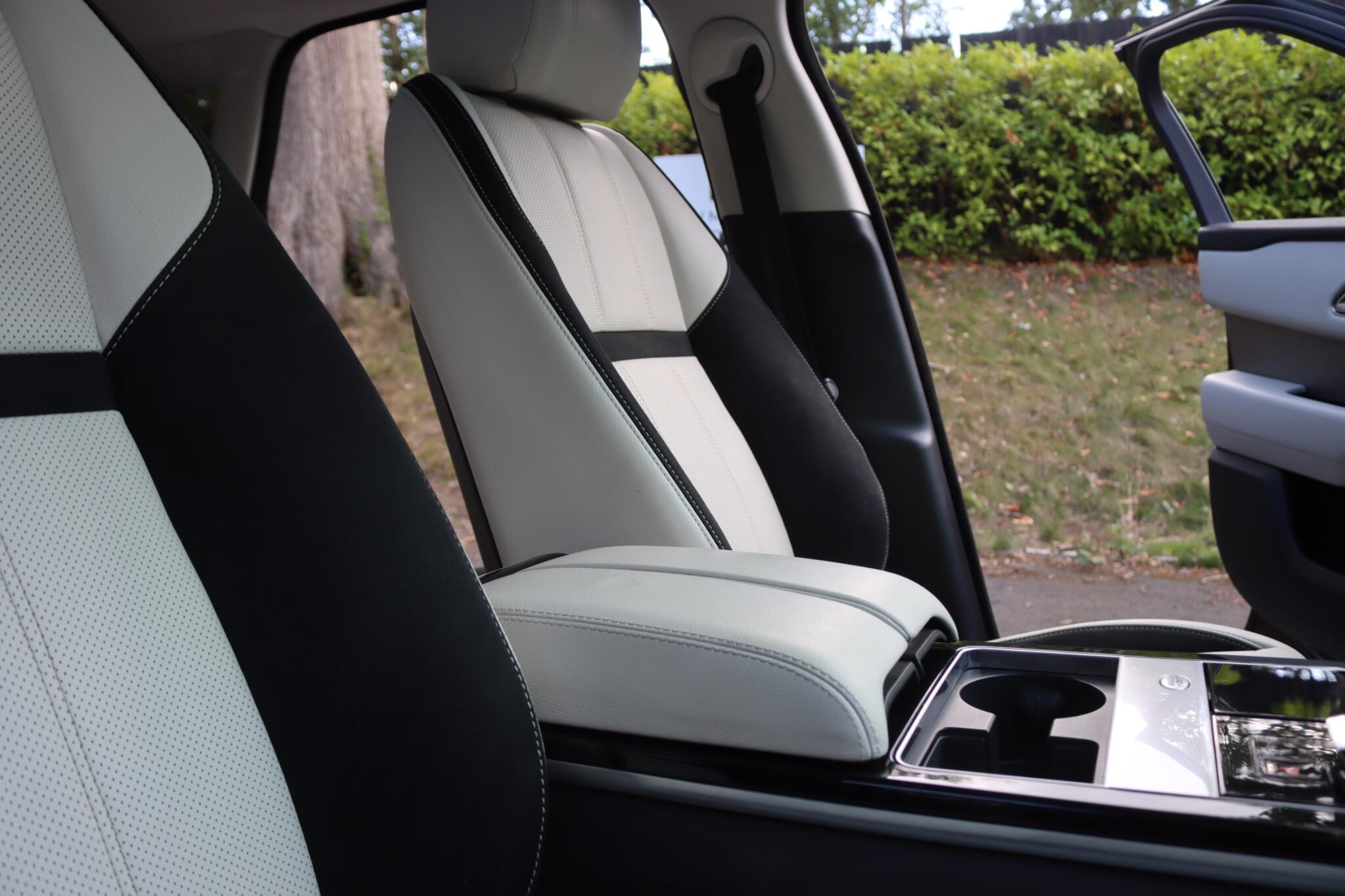 Land Rover Range Rover Velar view 67