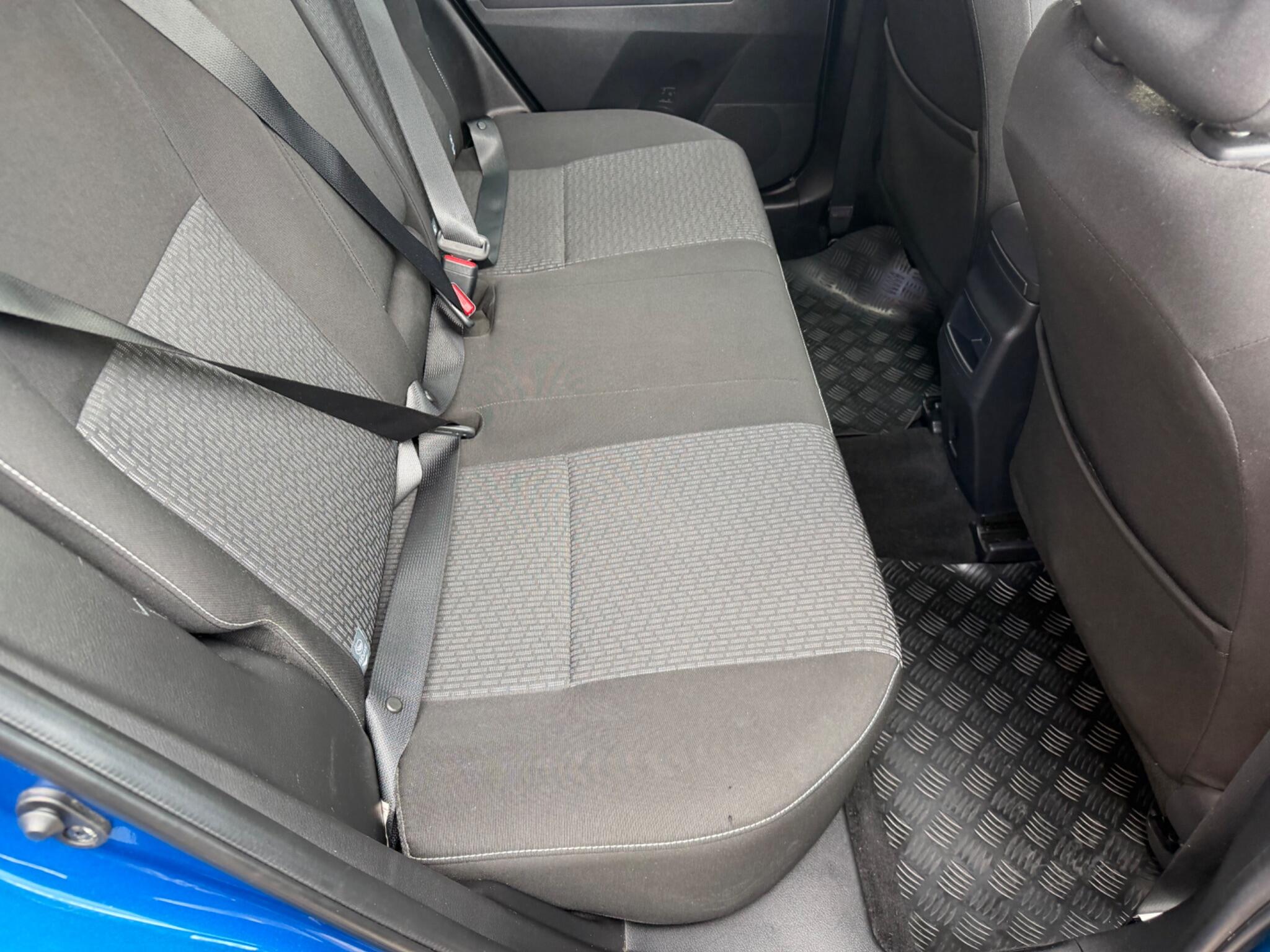 Toyota Auris view 12
