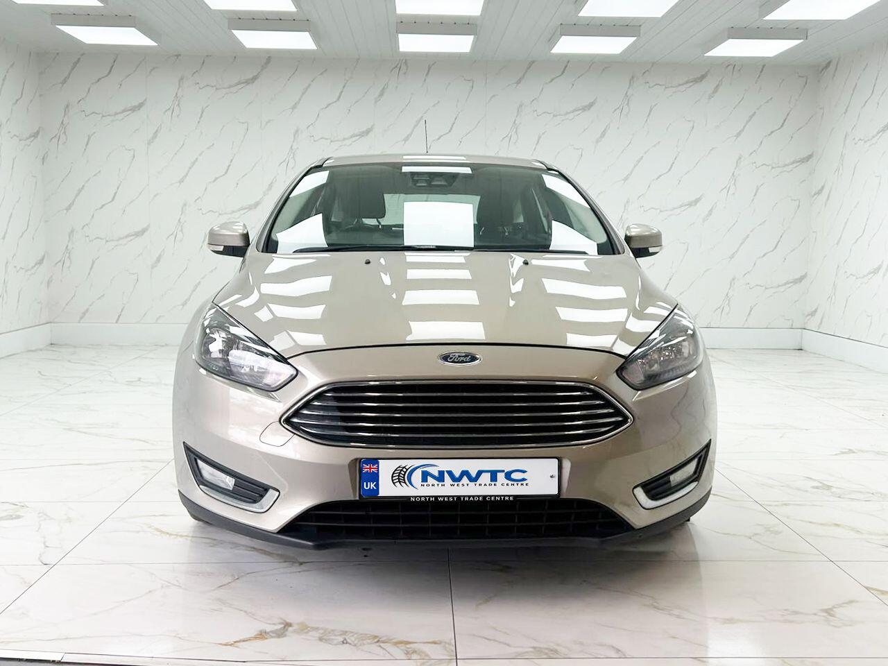 Ford Focus view 5