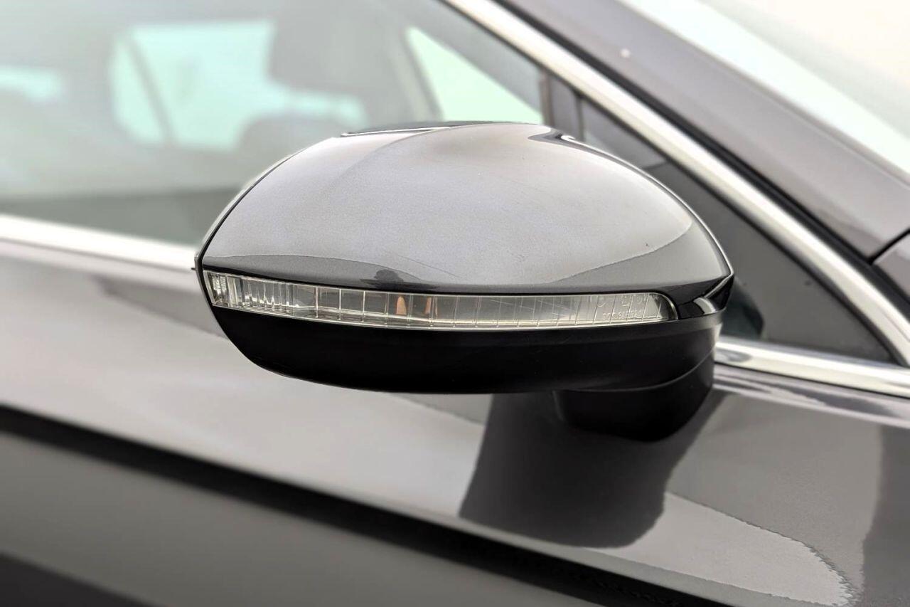 Volkswagen Passat view 41