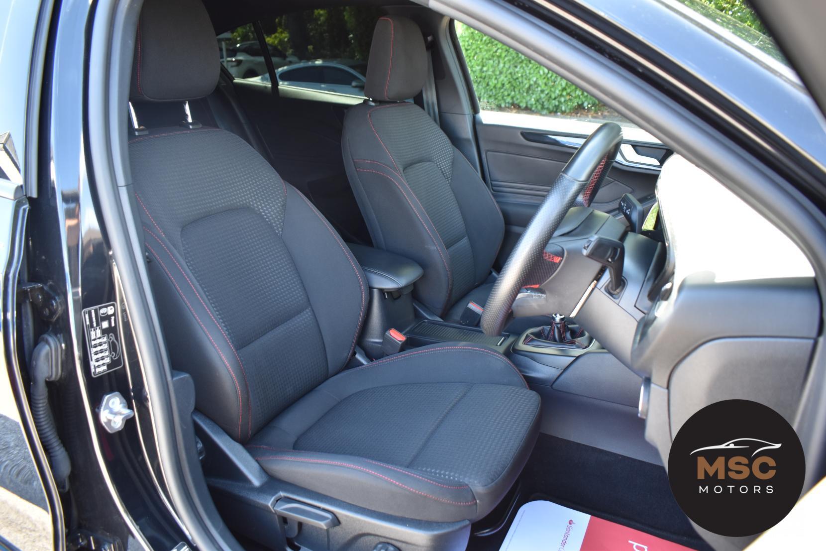Ford Focus view 32