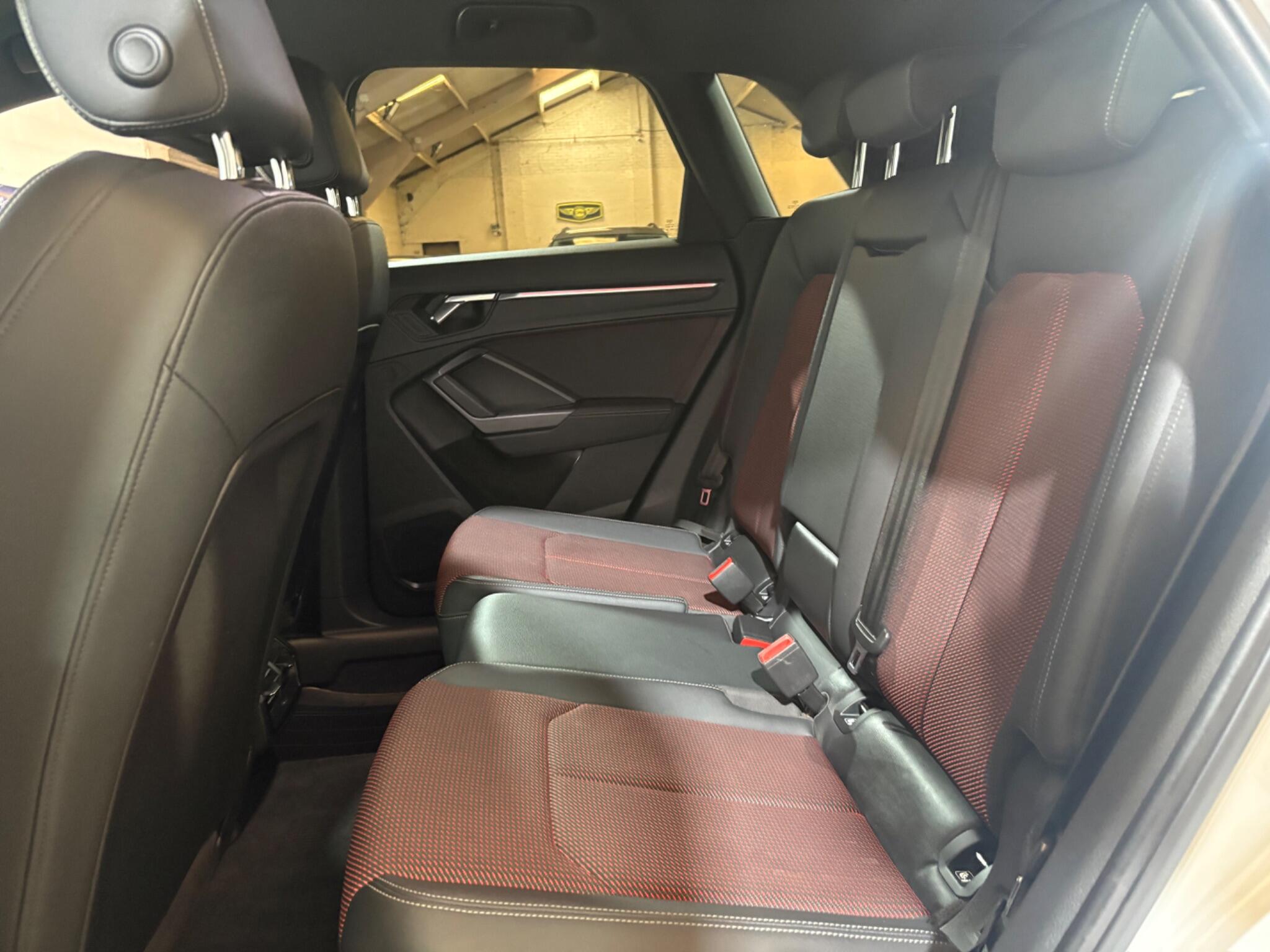 Audi Q3 view 29