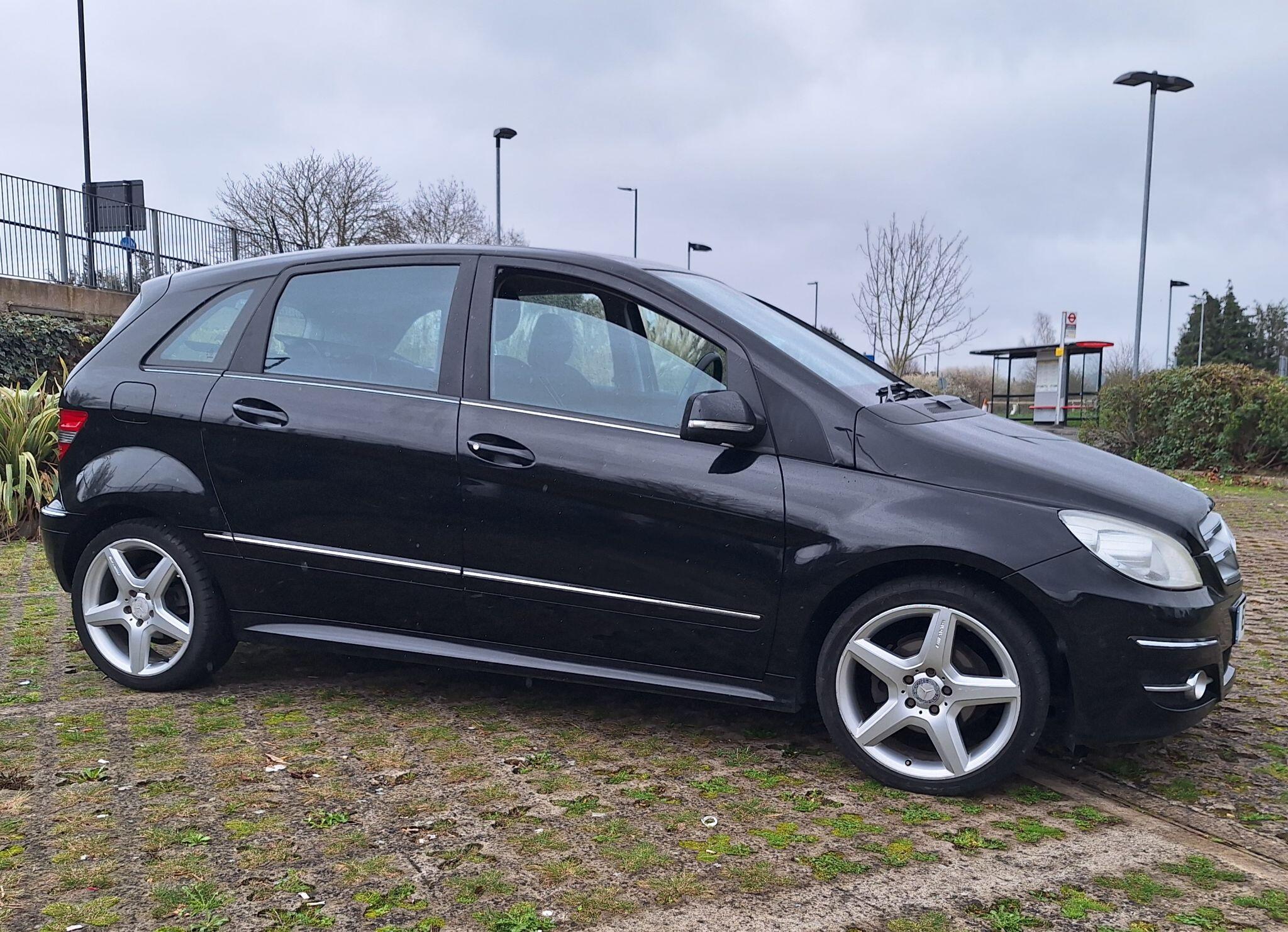 Mercedes-Benz B-Class view 3