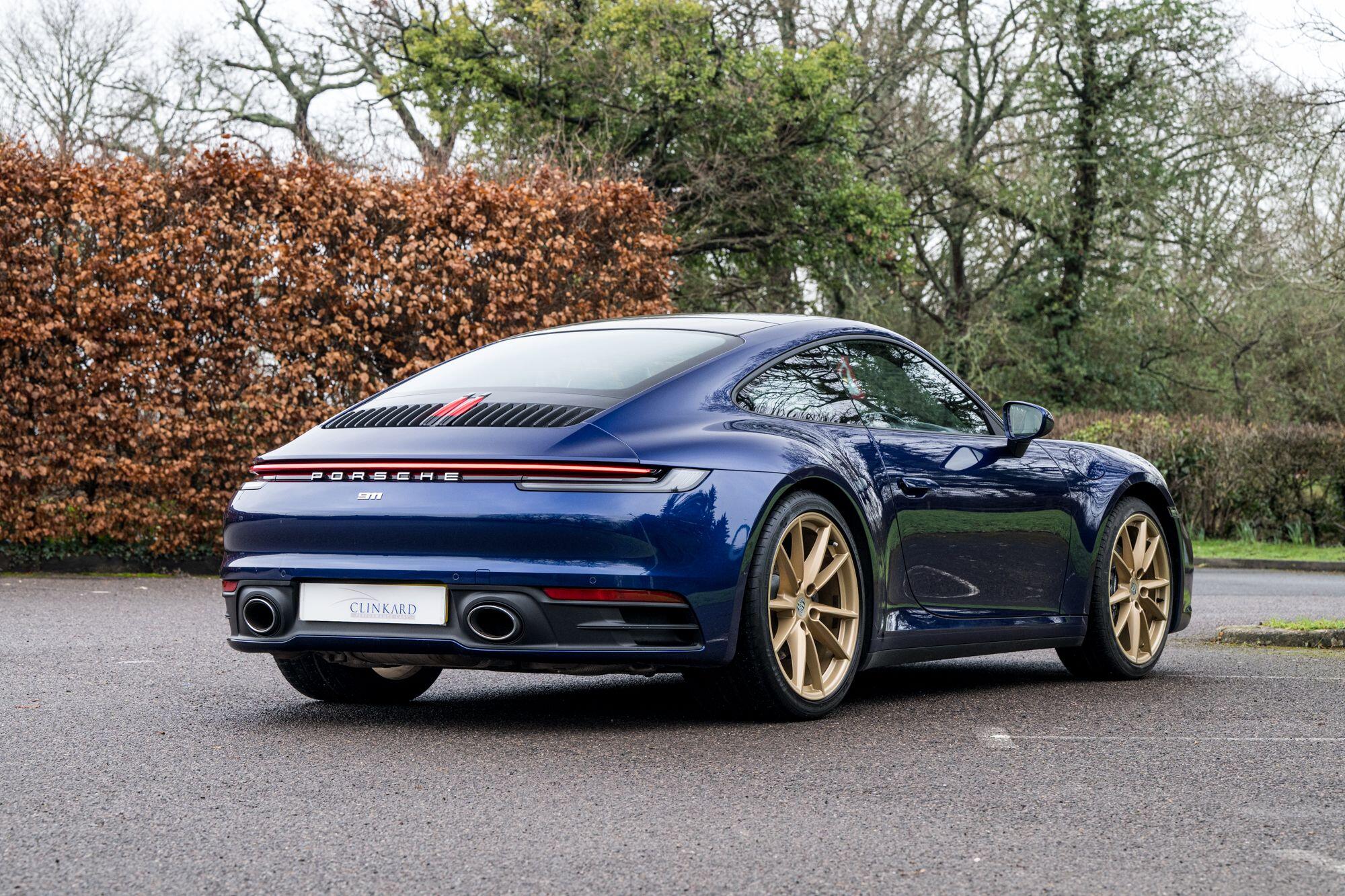 Porsche 911 view 10