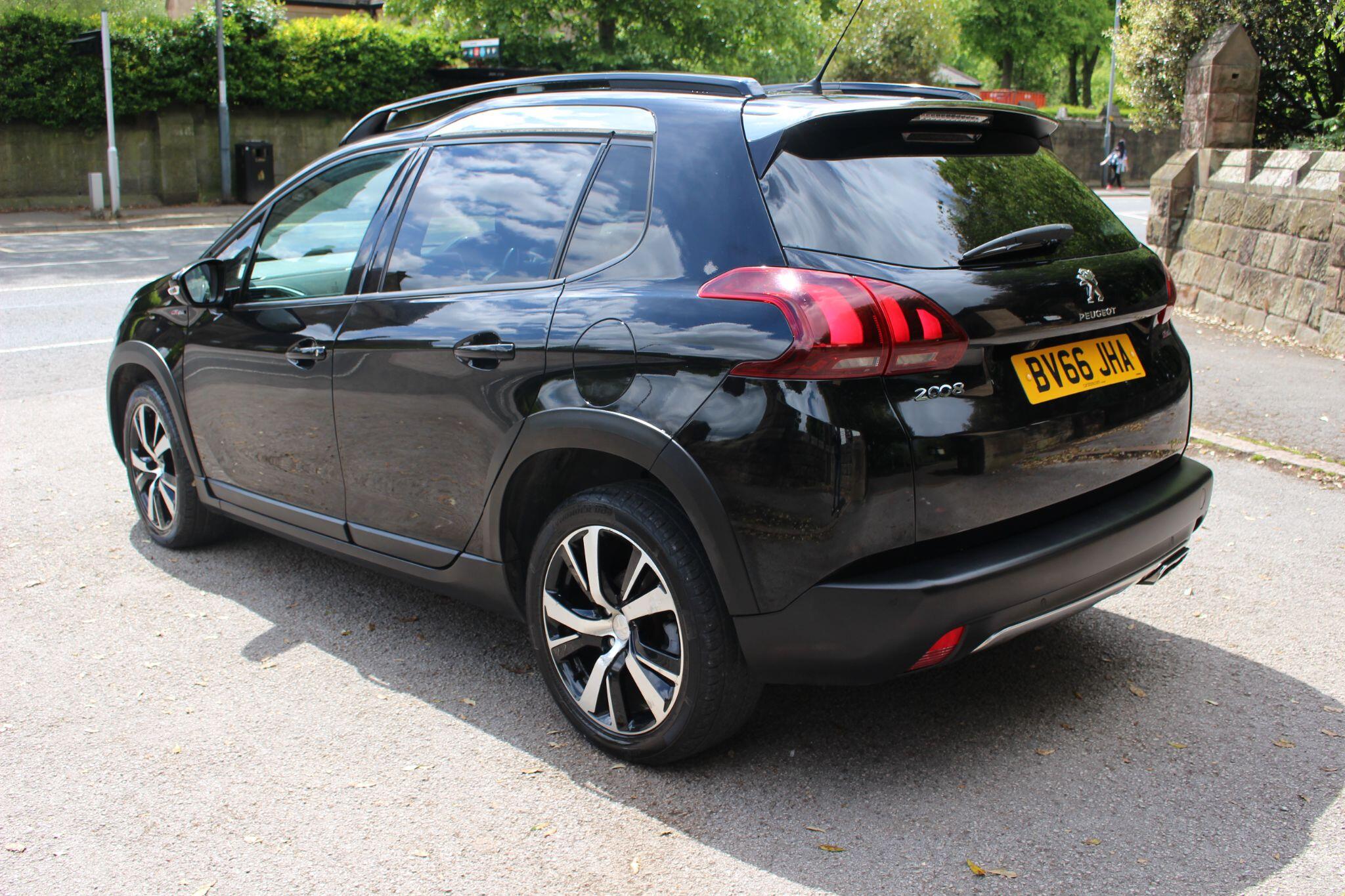 Peugeot 2008 view 5
