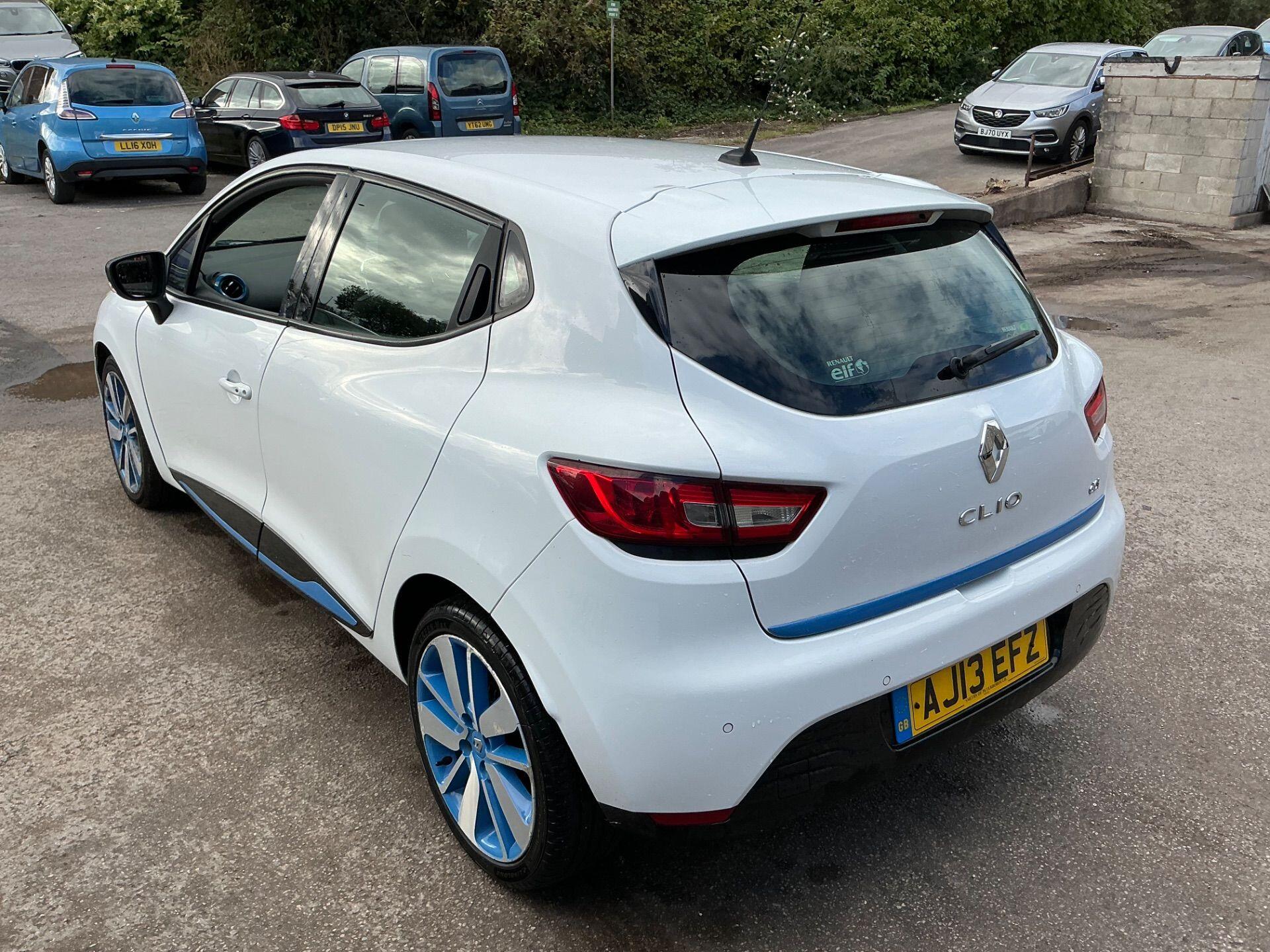 Renault Clio view 2