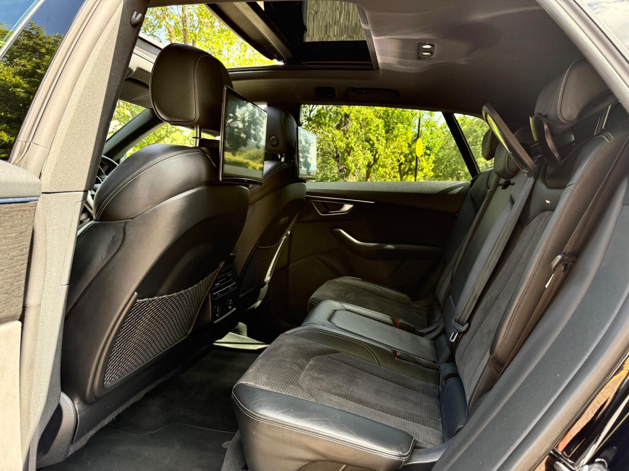 Audi Q8 view 12
