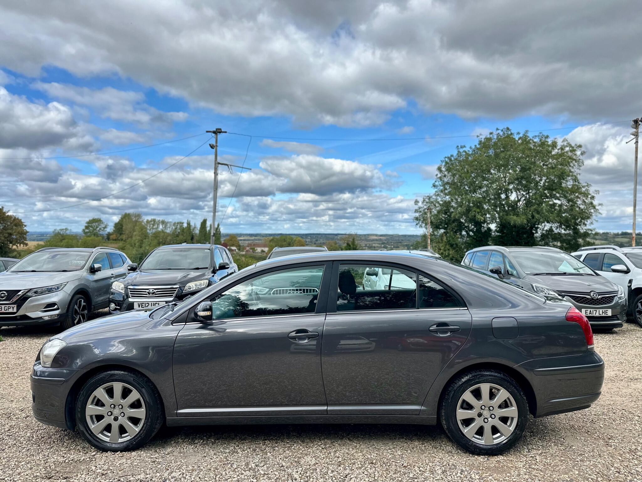 Toyota Avensis view 9