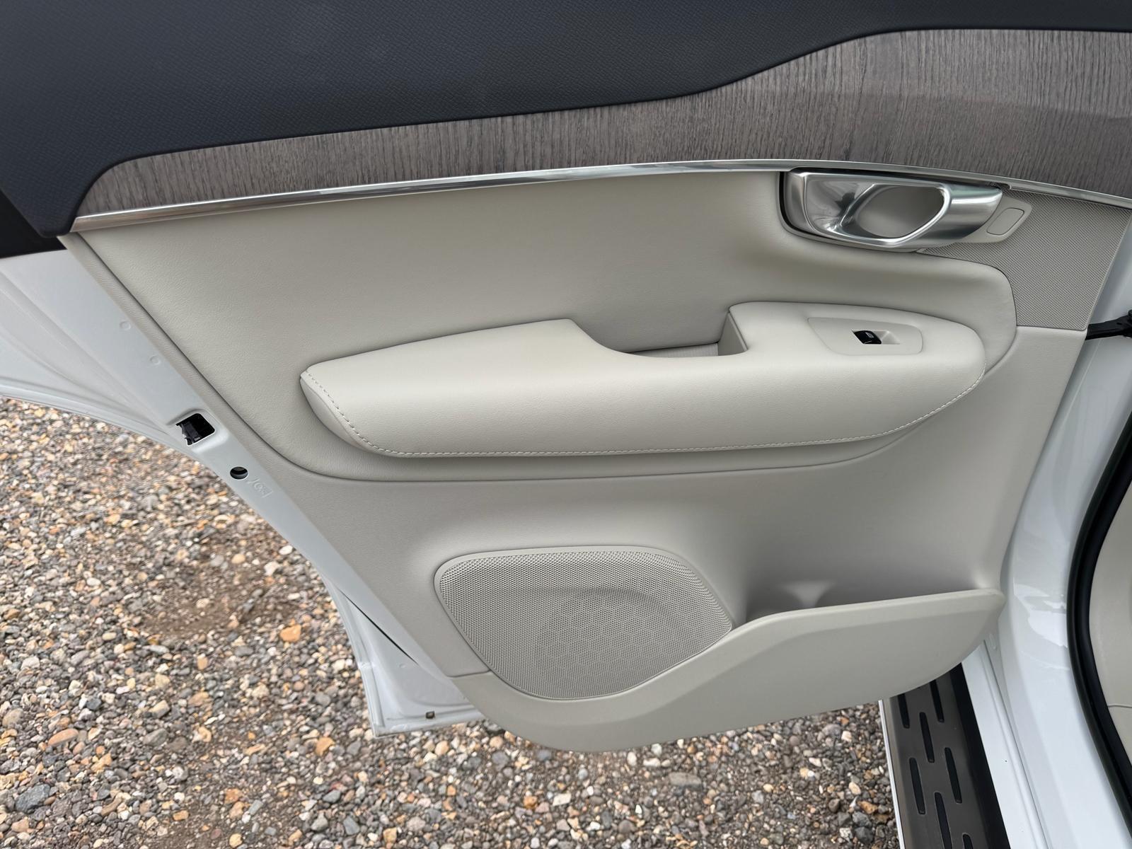 Volvo XC90 view 28