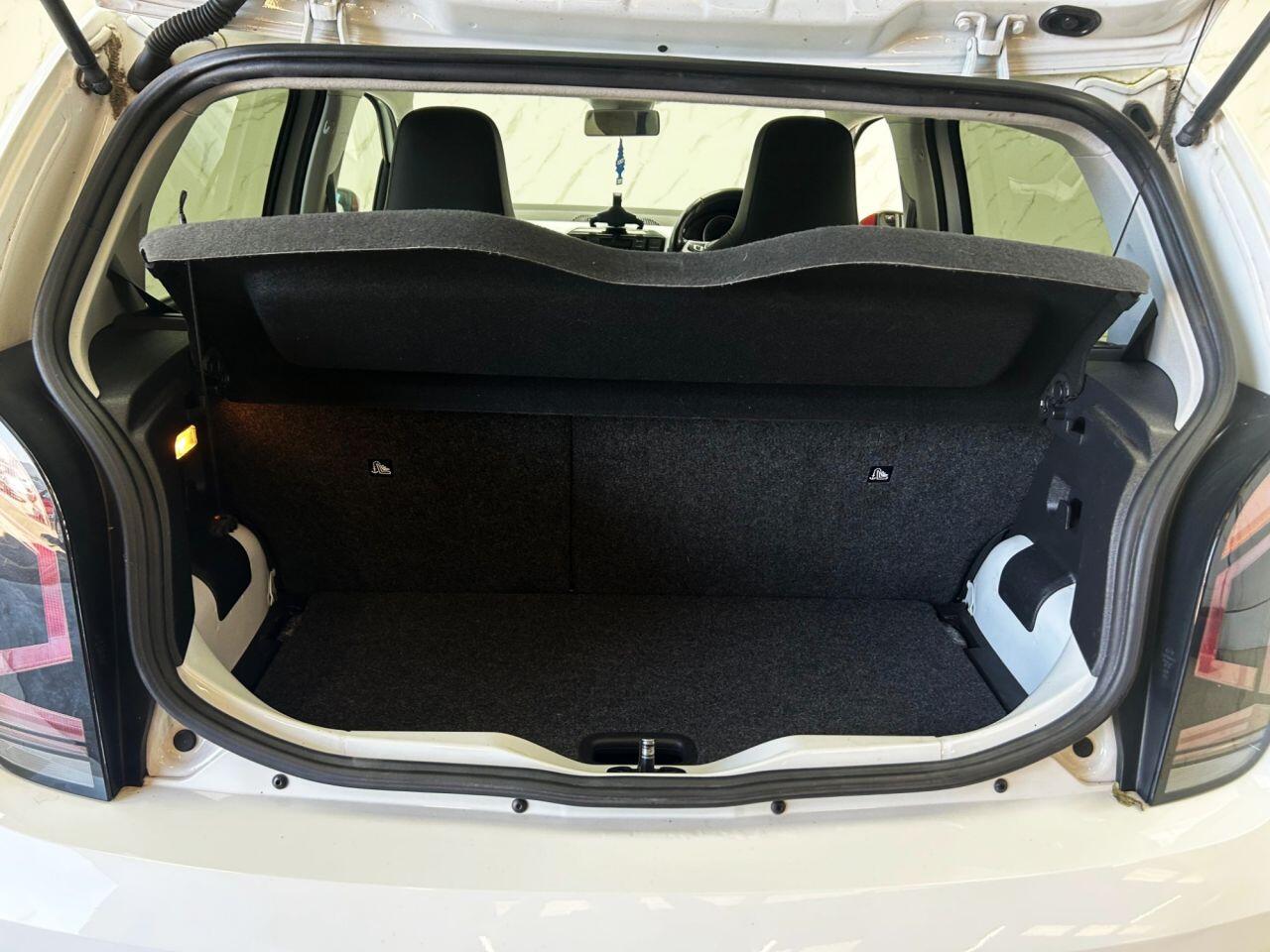 Volkswagen Up! view 21