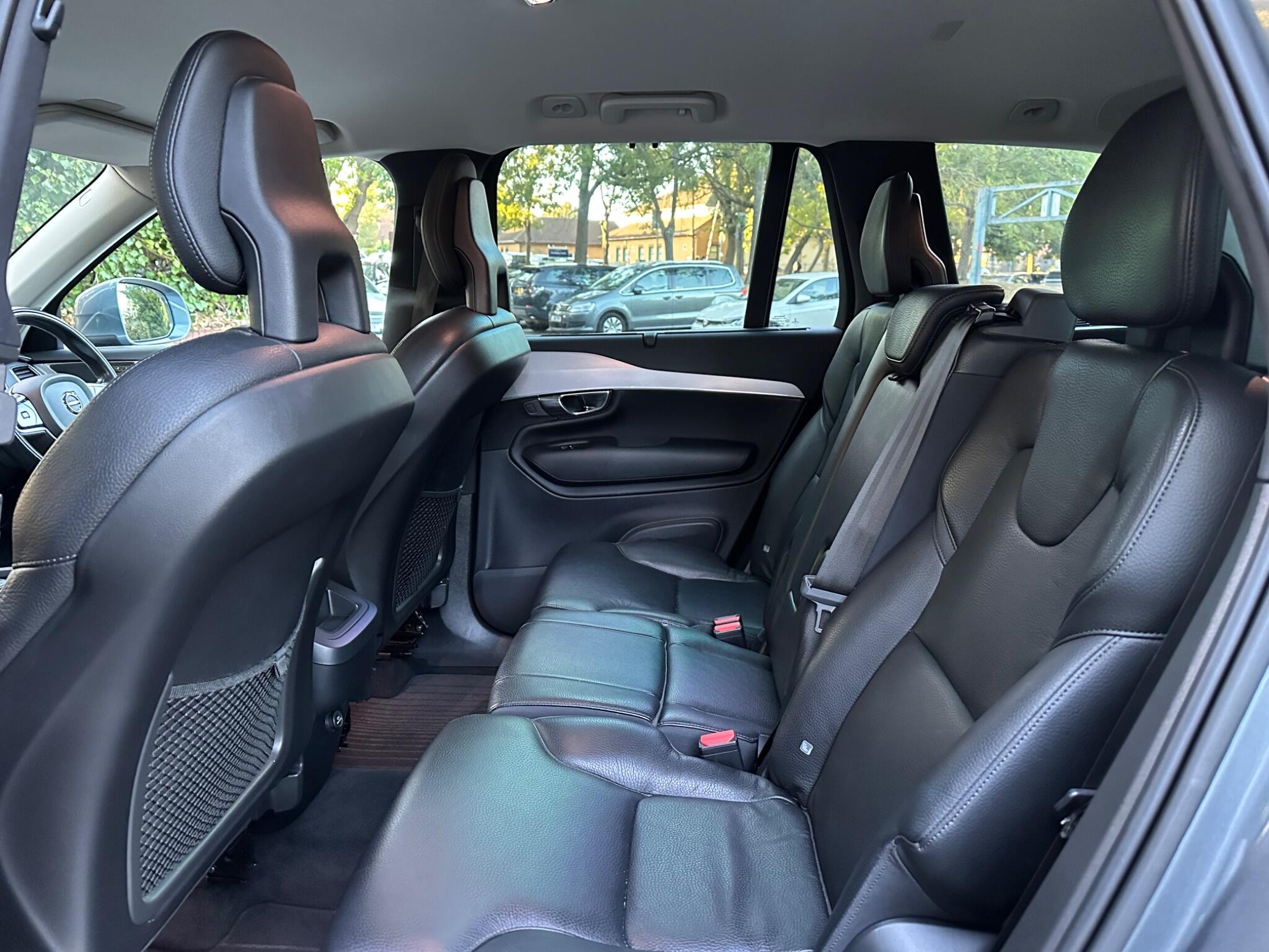Volvo XC90 view 18