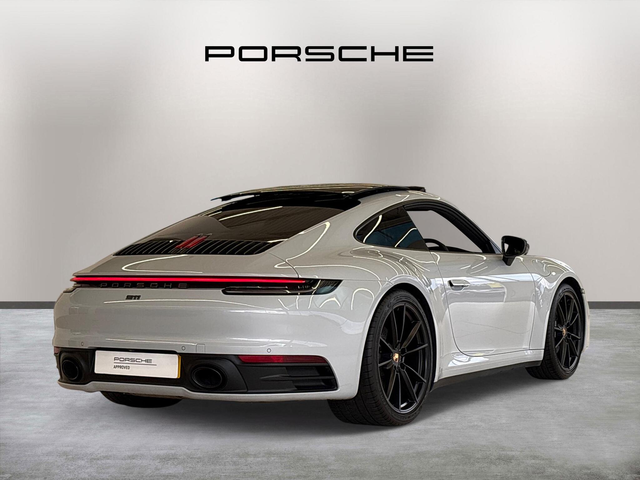 Porsche 911 view 7