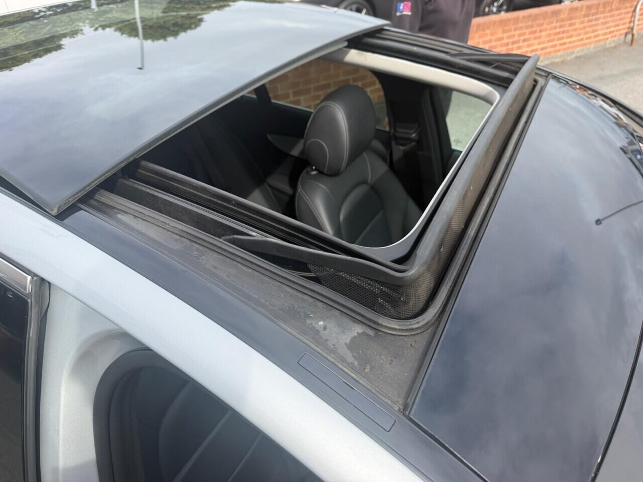Mercedes-Benz C-Class view 9