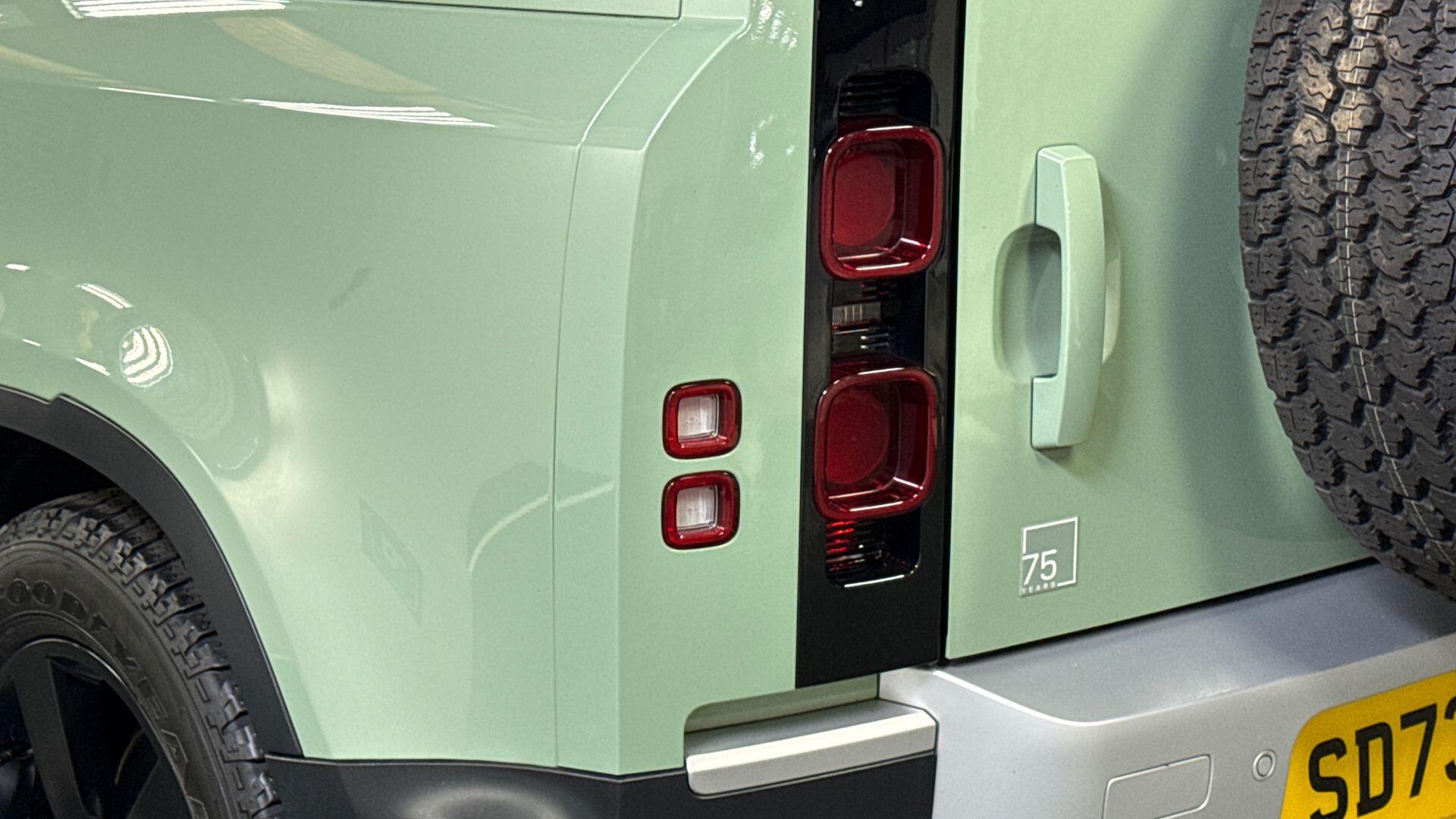 Land Rover Defender view 19