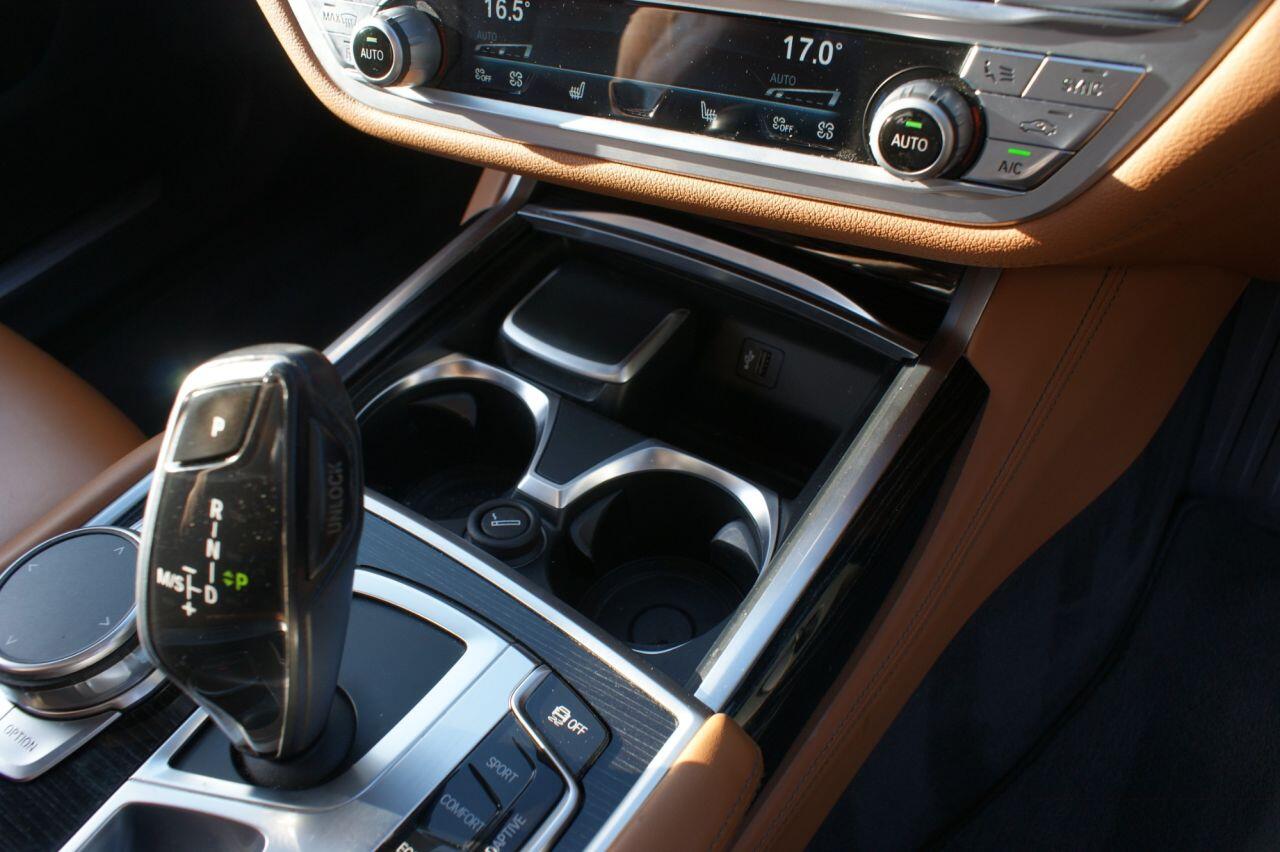 BMW 7 Series view 59