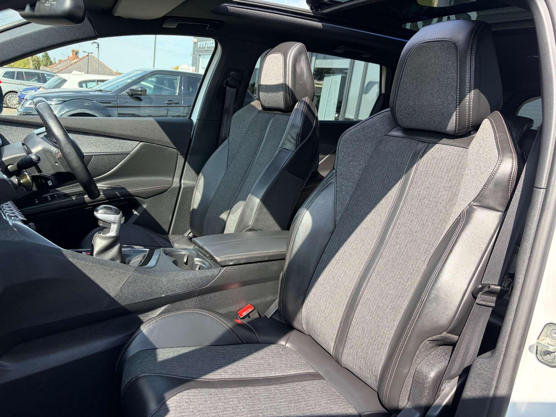 Peugeot 5008 view 17