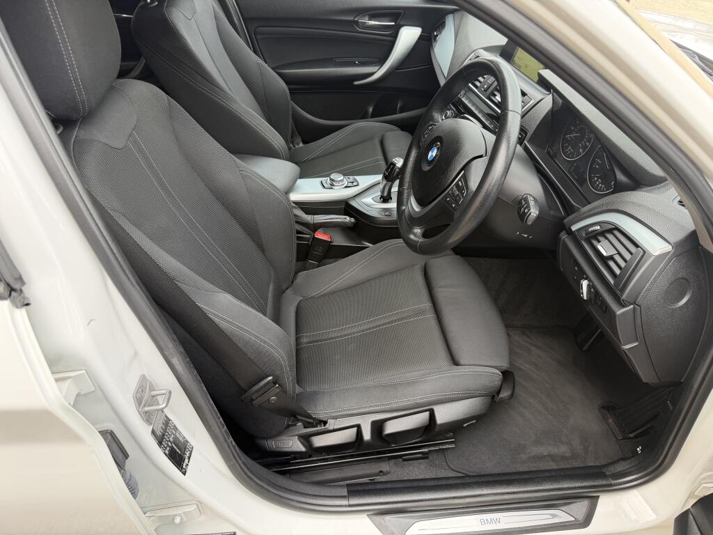 BMW 1 Series view 6